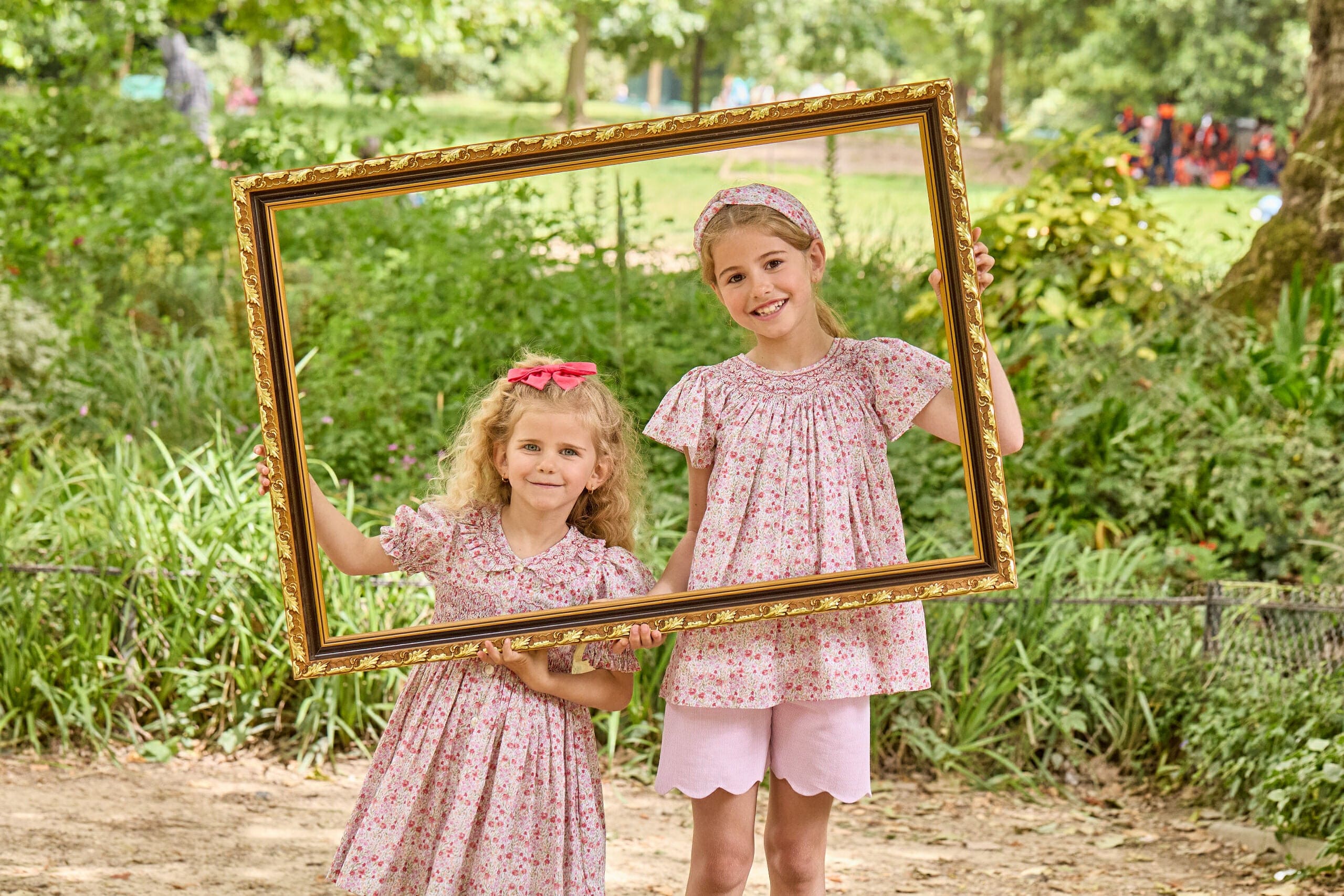Bergénie, blouse smockée, imprimé fleuri rouge