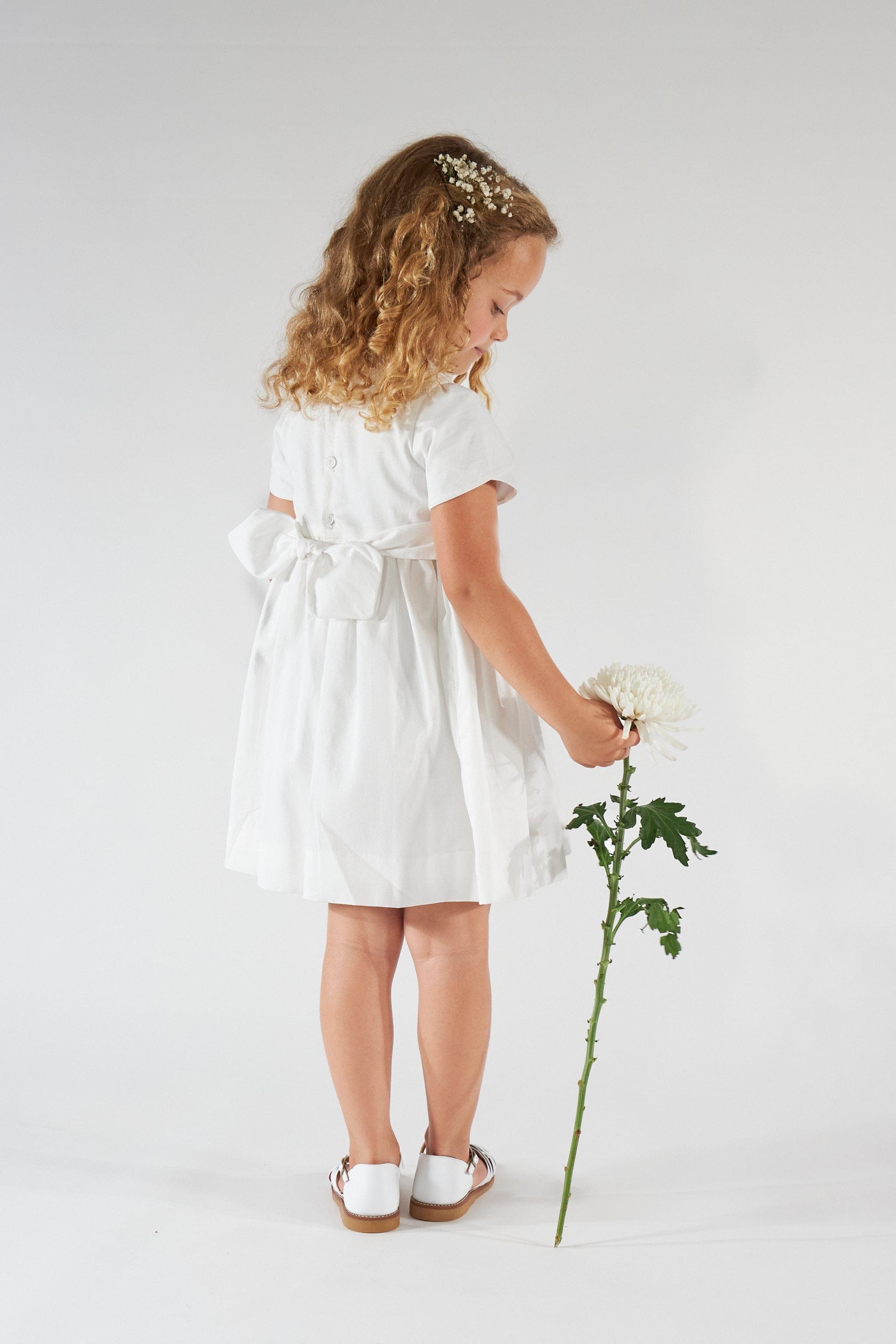 Clémence, robe smockée, en piqué de coton blanc