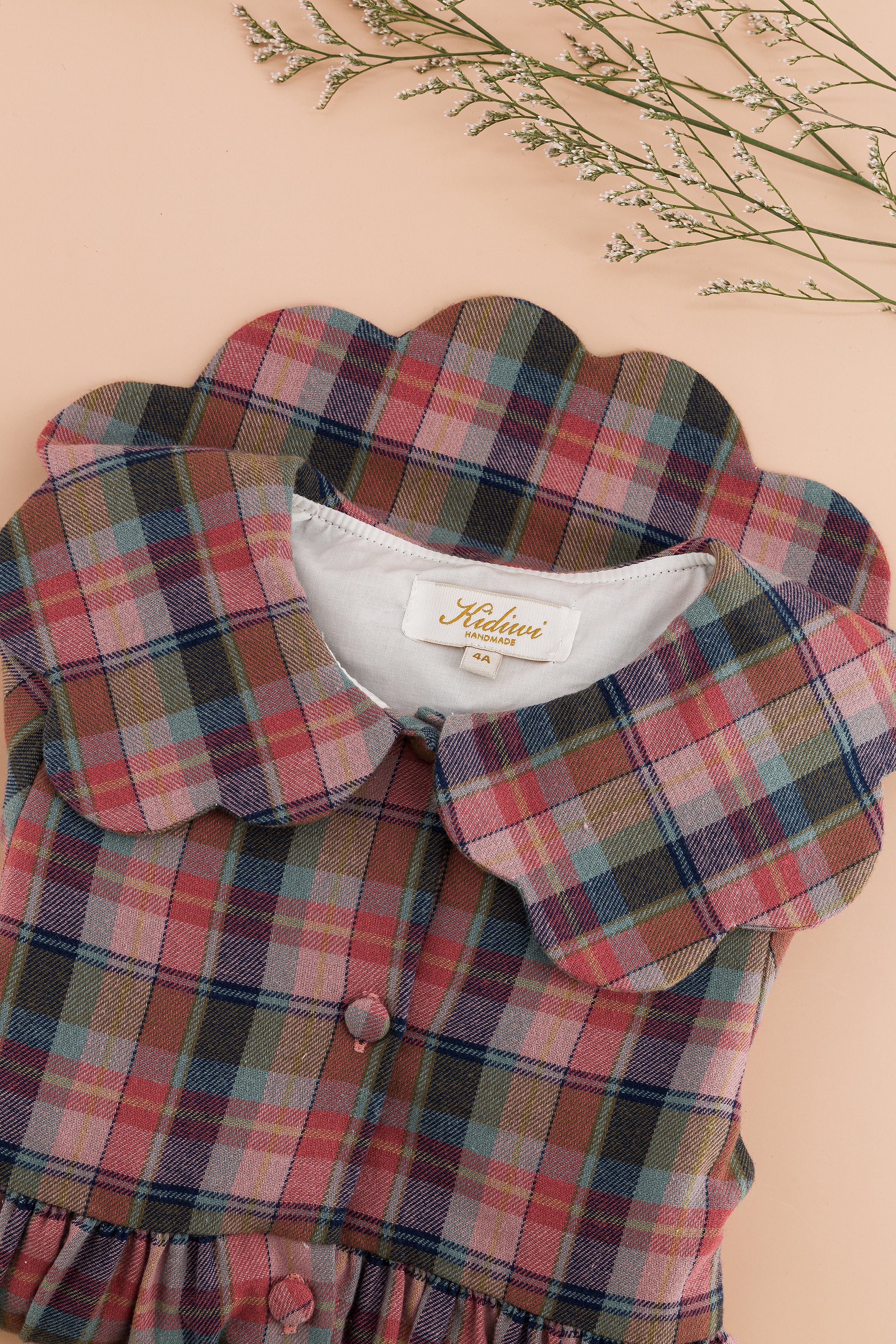 Colette, robe en tartan rose aurora