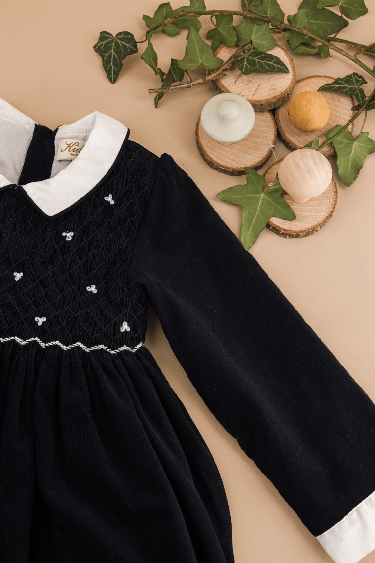 Coline, robe à smocks en velours côtelé marine
