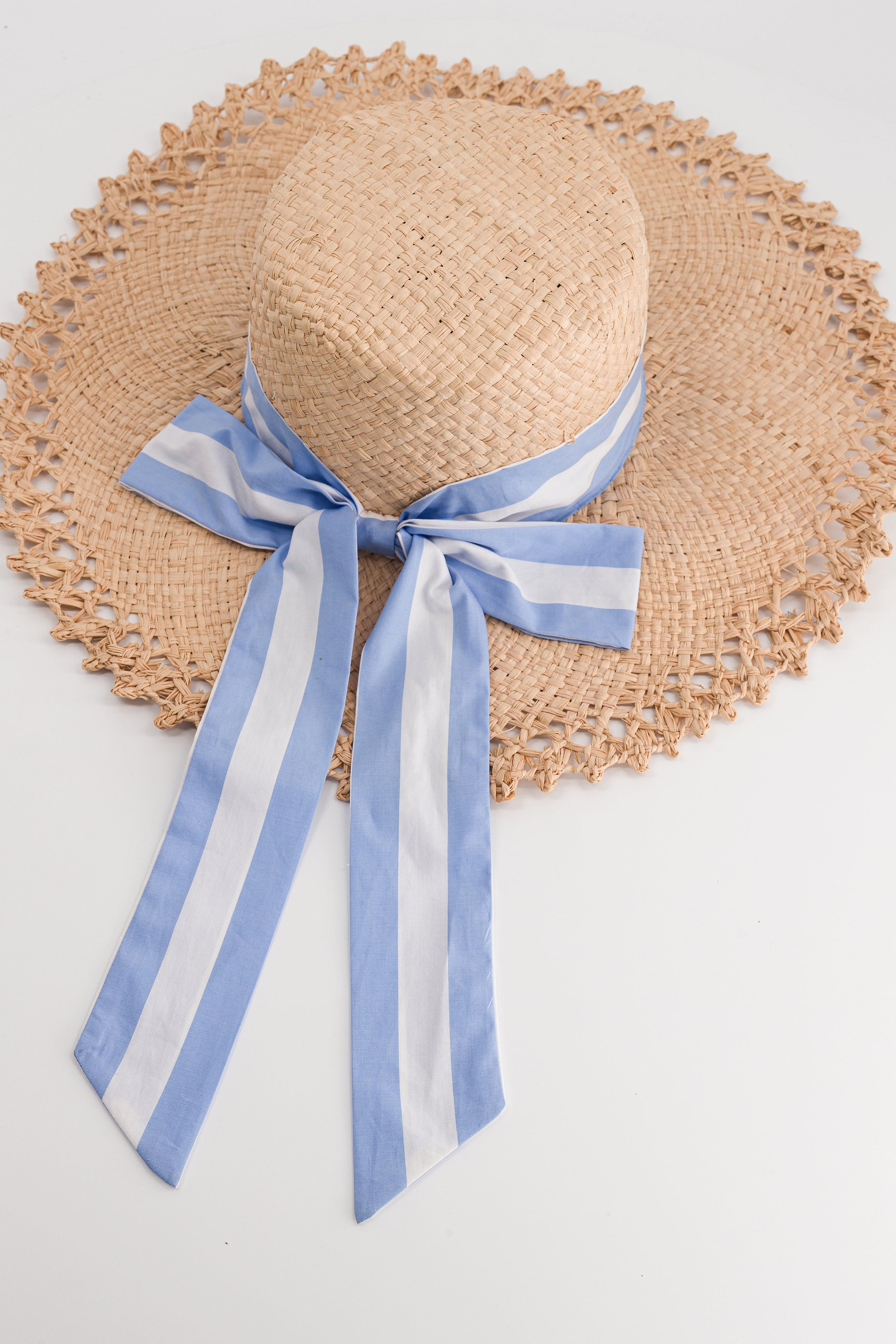 Constance, chapeau à larges rayures bleues