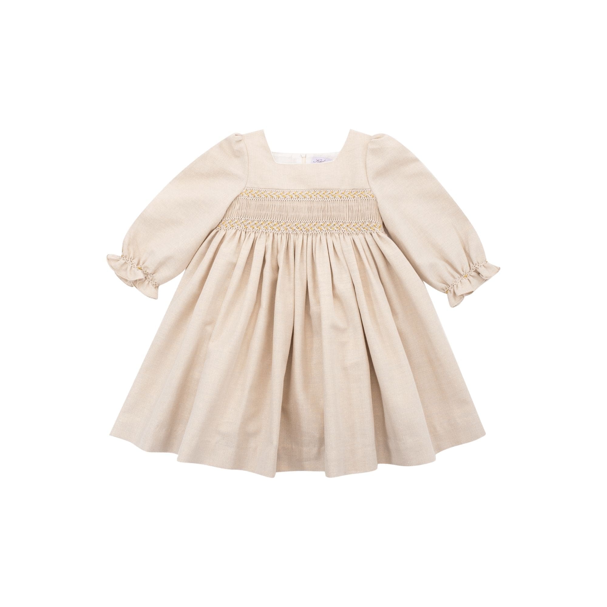 Divine, robe en chevron beige et fil doré smockée sur le devant et le dos