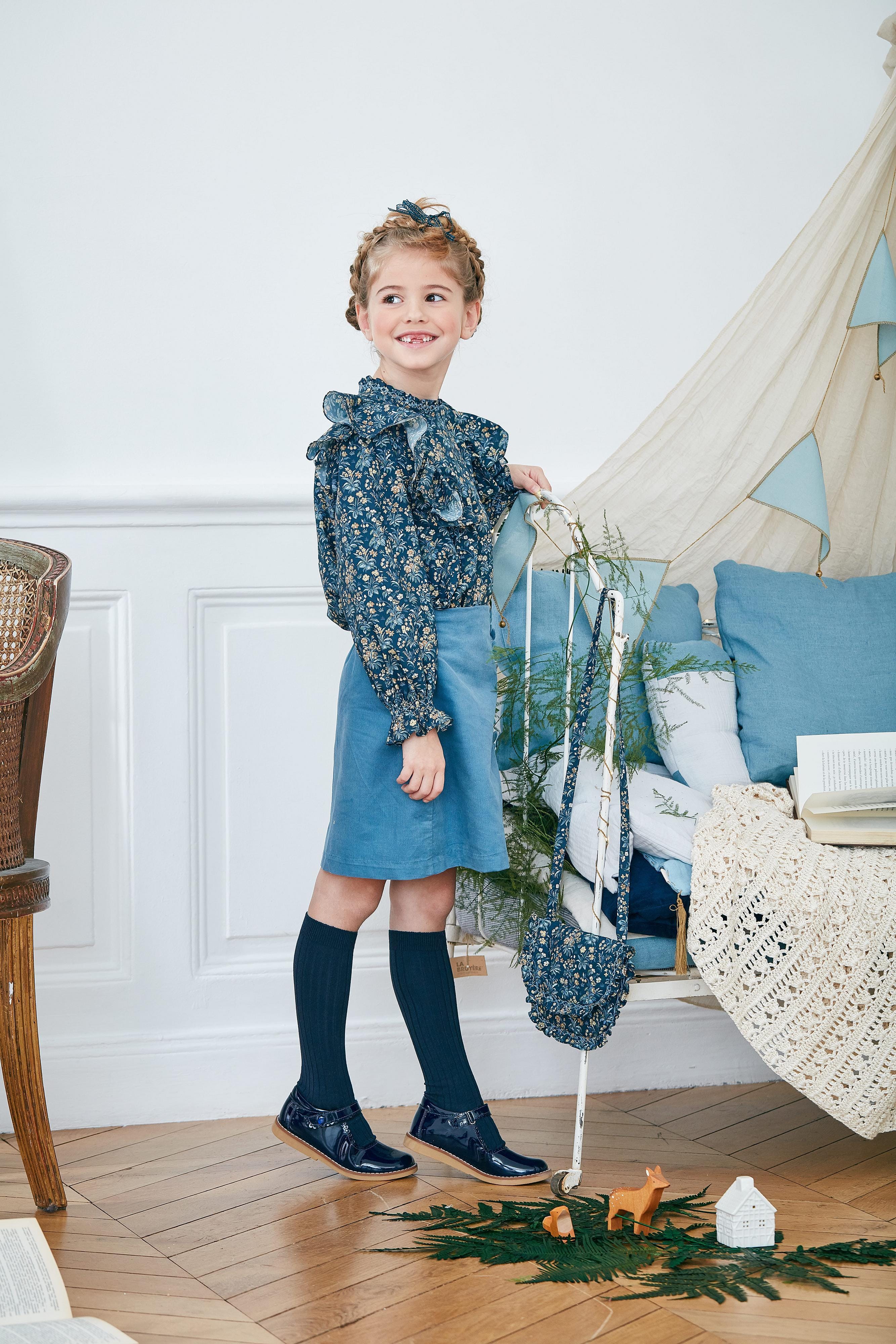 Dorothée, Jupe portefeuille à volants, en Velours côtelé bleu porcelaine - Dorothée, Ruffled wrap skirt, in Blue porcelaine corduroy