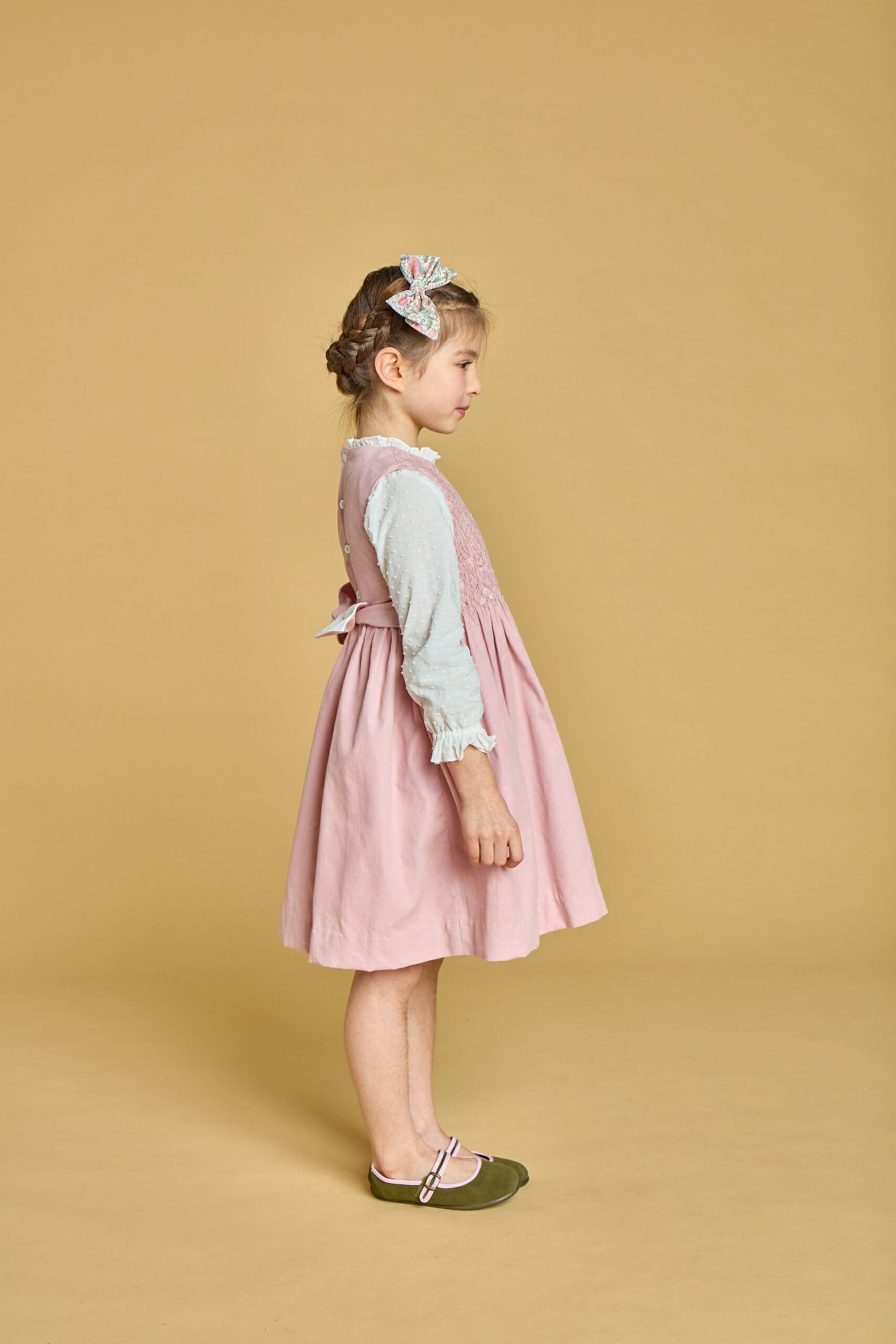 Emma, robe chasuble smockée en velours côtelé