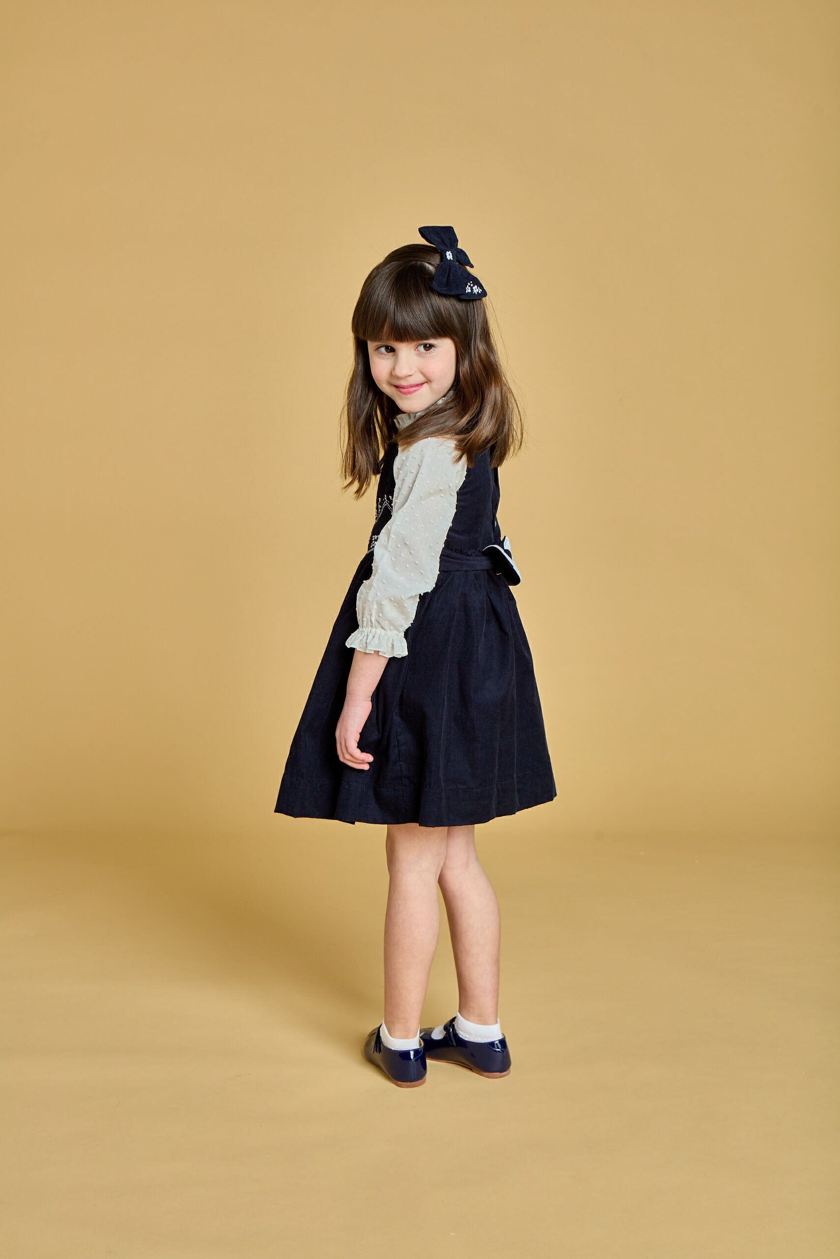 Emma, robe chasuble smockée, en velours côtelé marine