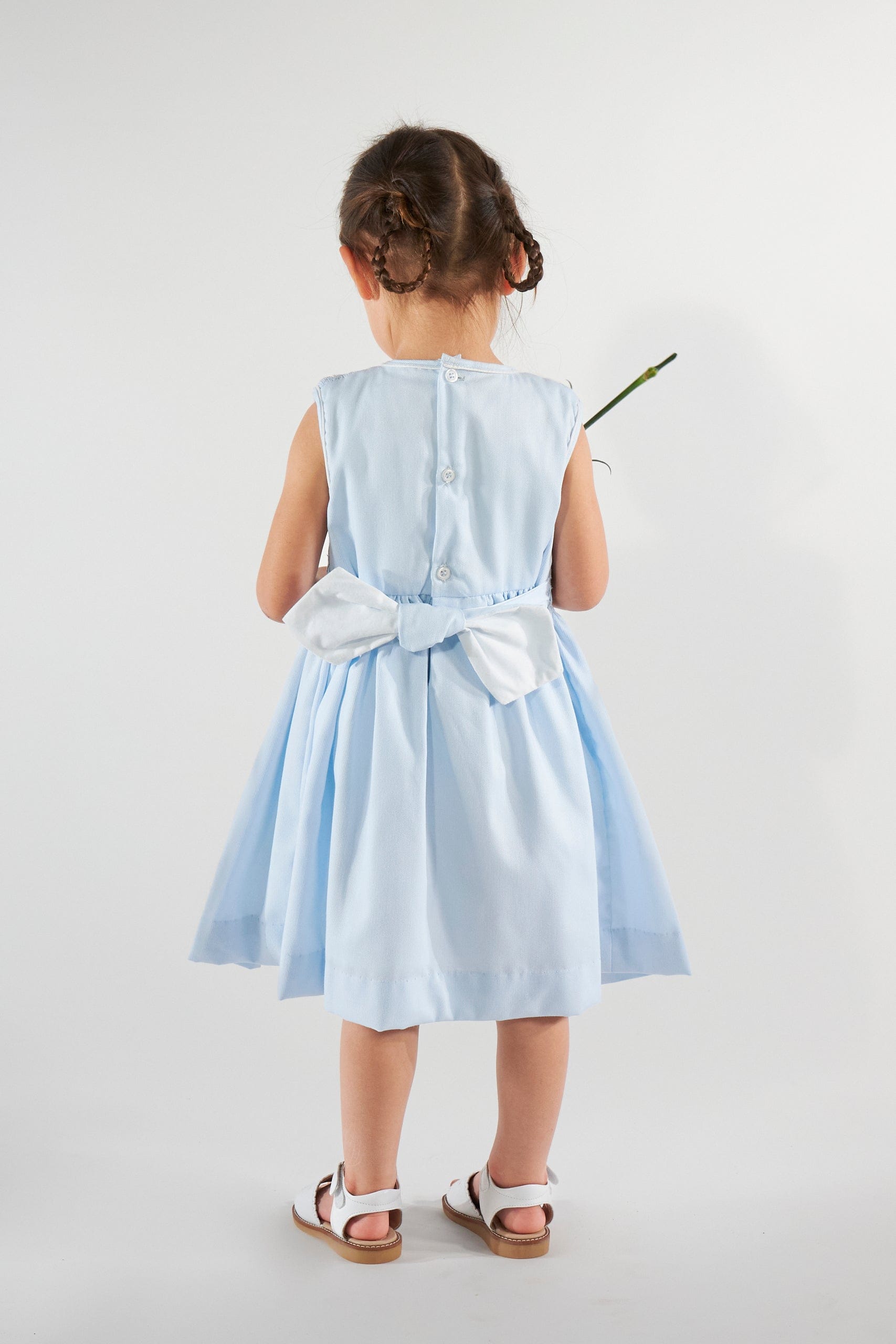 Emma, robe smockée, en piqué bleu céleste