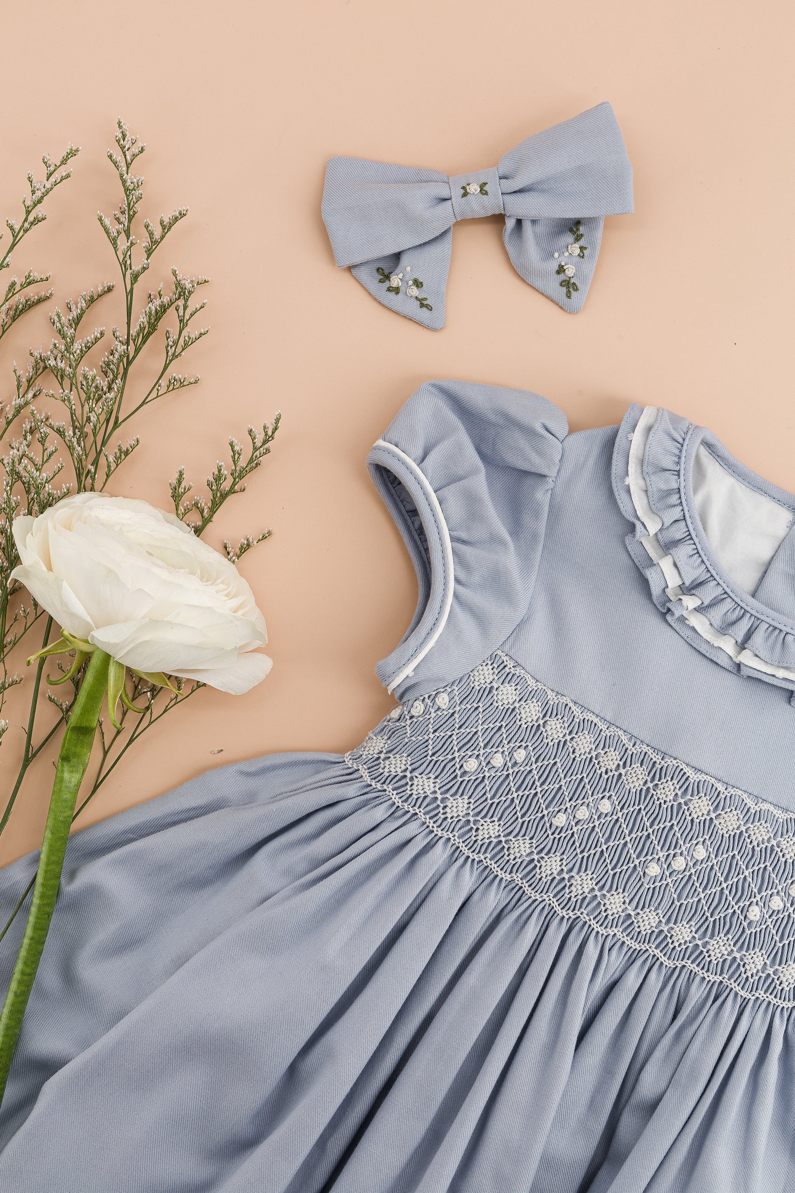 Hars, robe smockée twill de coton biologique bleu artique