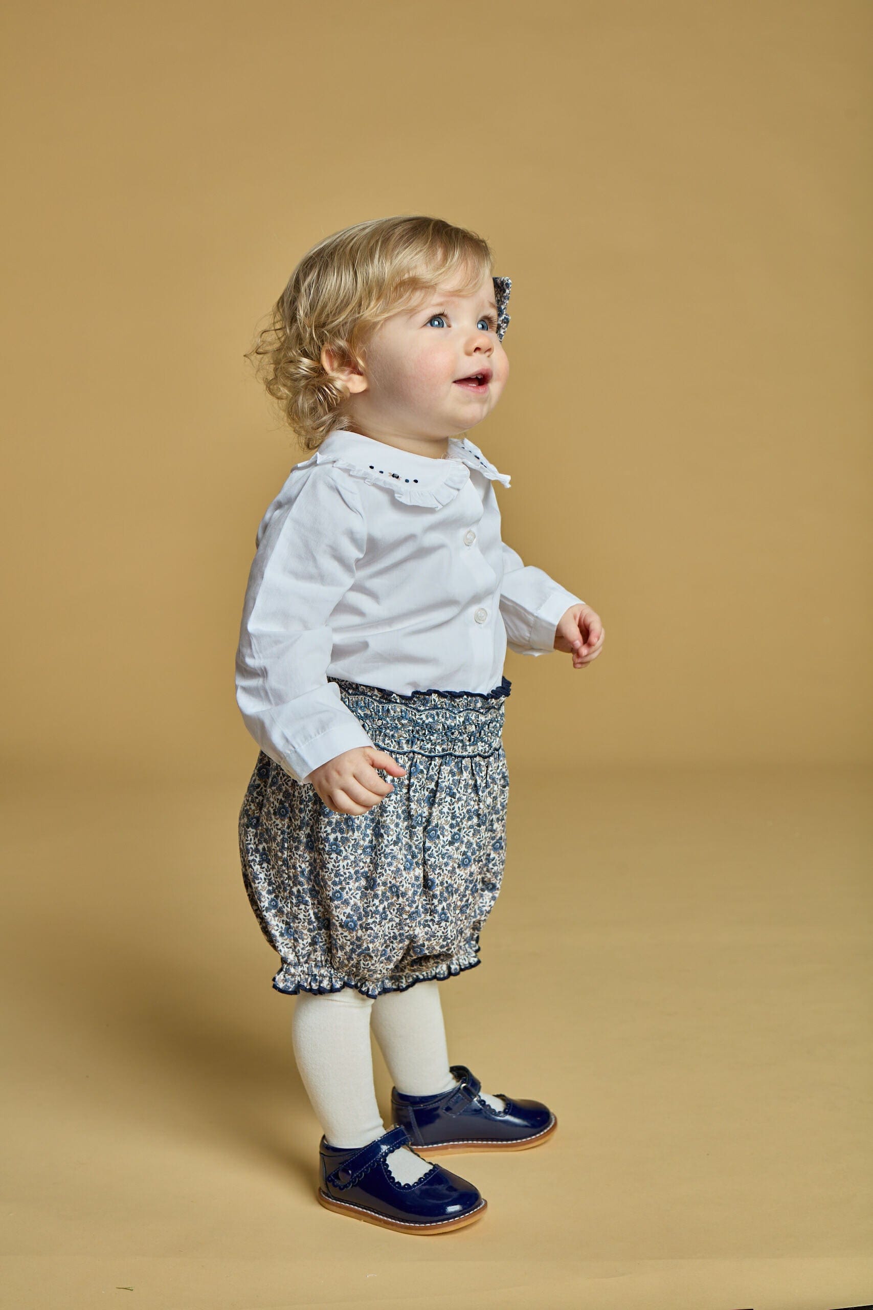 Hélena, blouse fille en popeline blanche et broderies marine