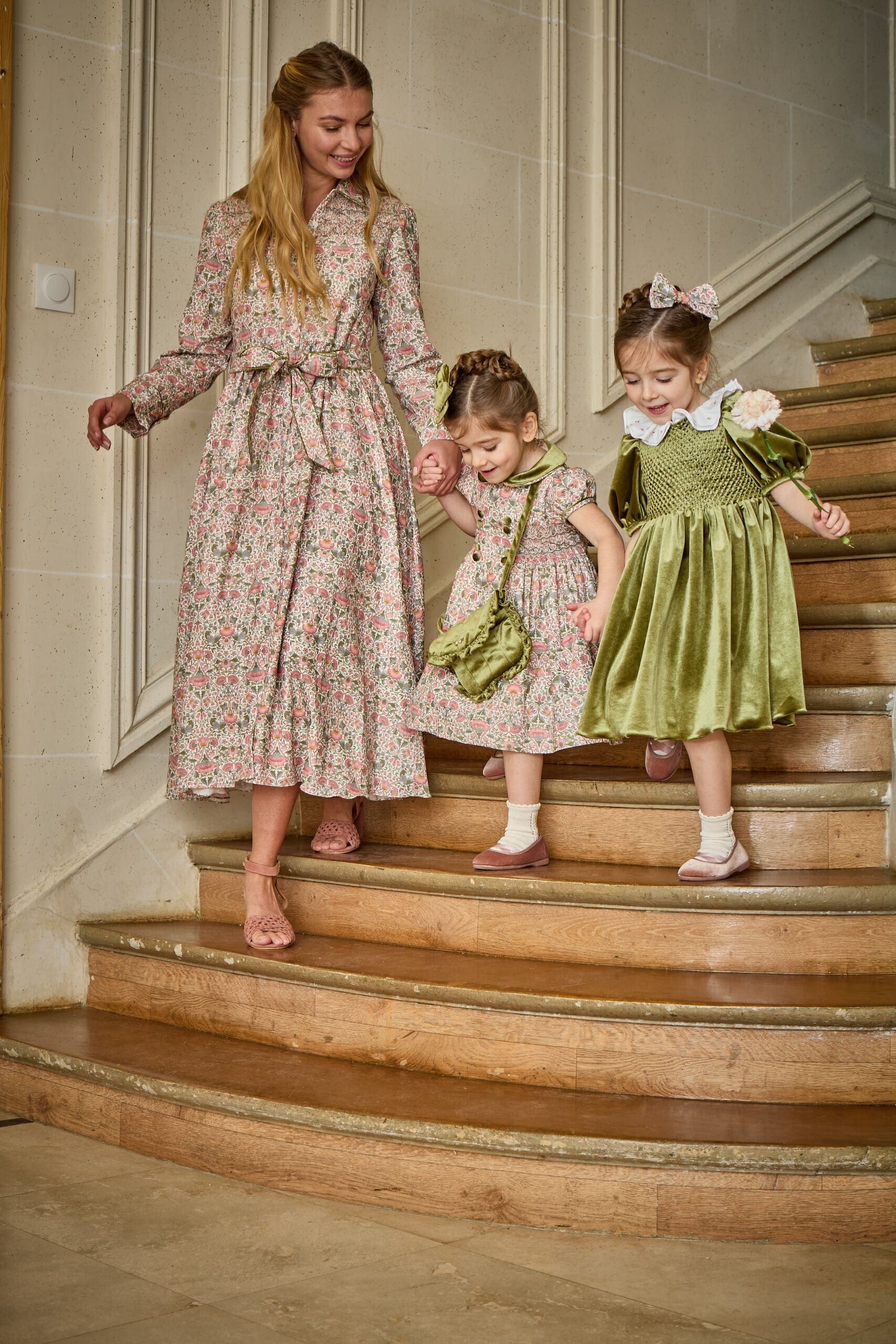 Joséphine, robe smockée en velours olive