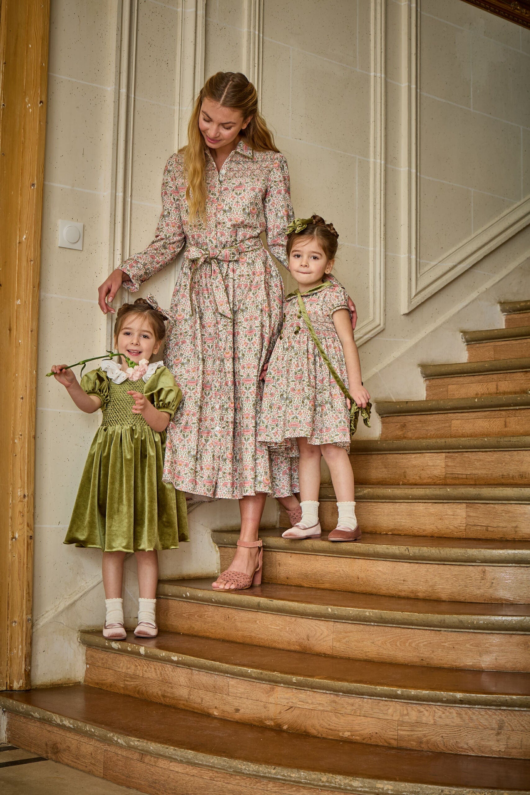 Joséphine, robe smockée en velours olive