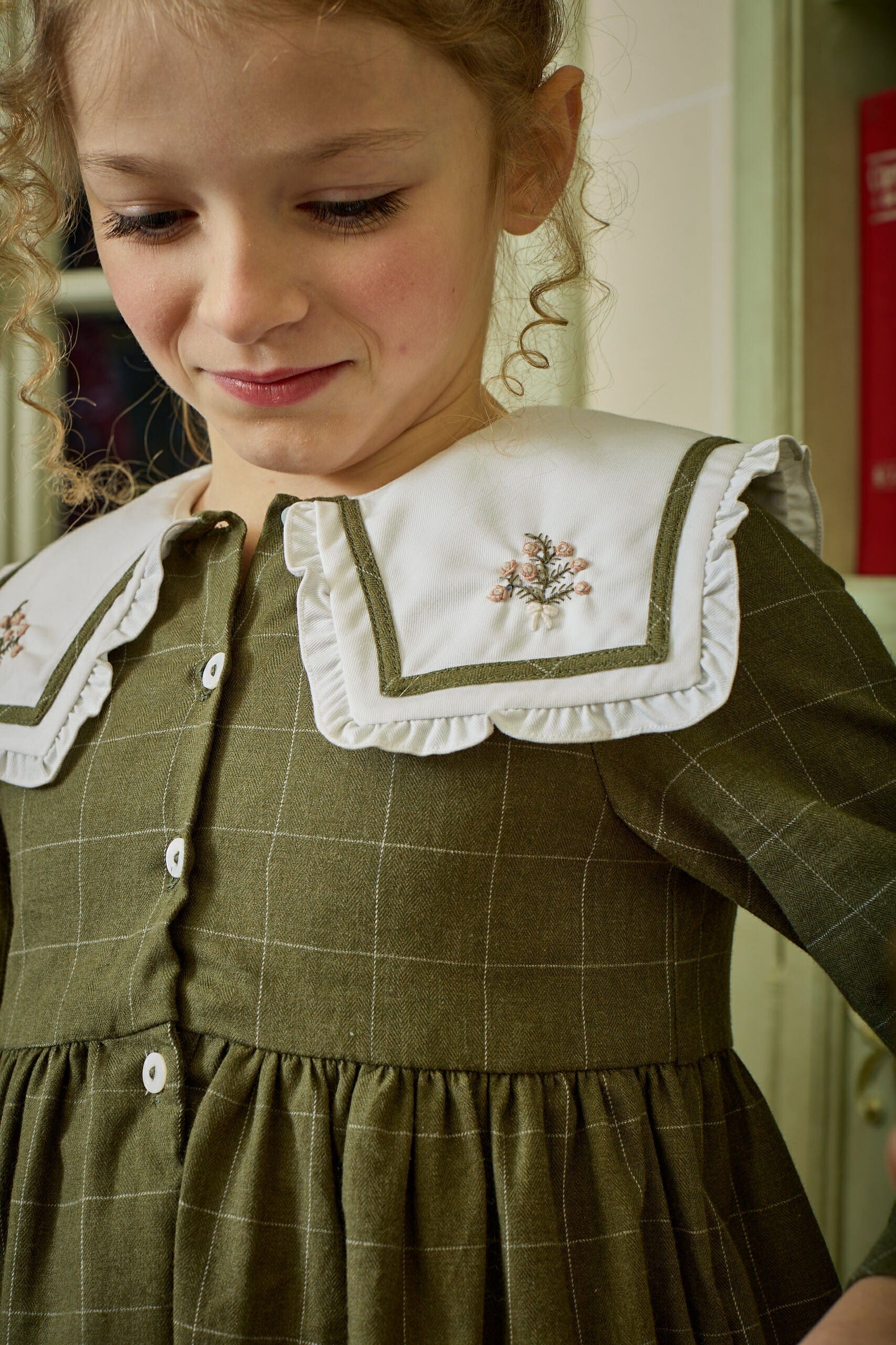 Paola, robe à carreaux kaki