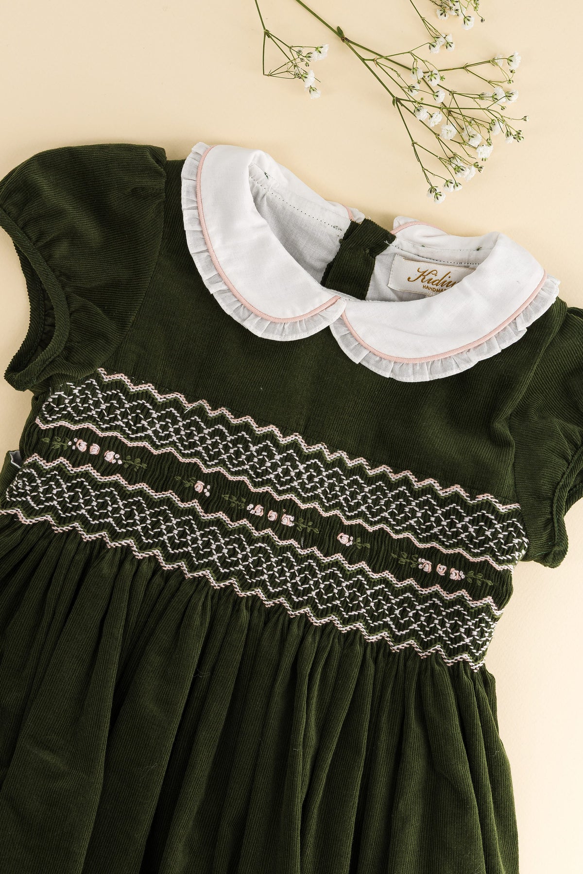 Sybelle MC, Robe smockée pour fille en velours côtelé olive