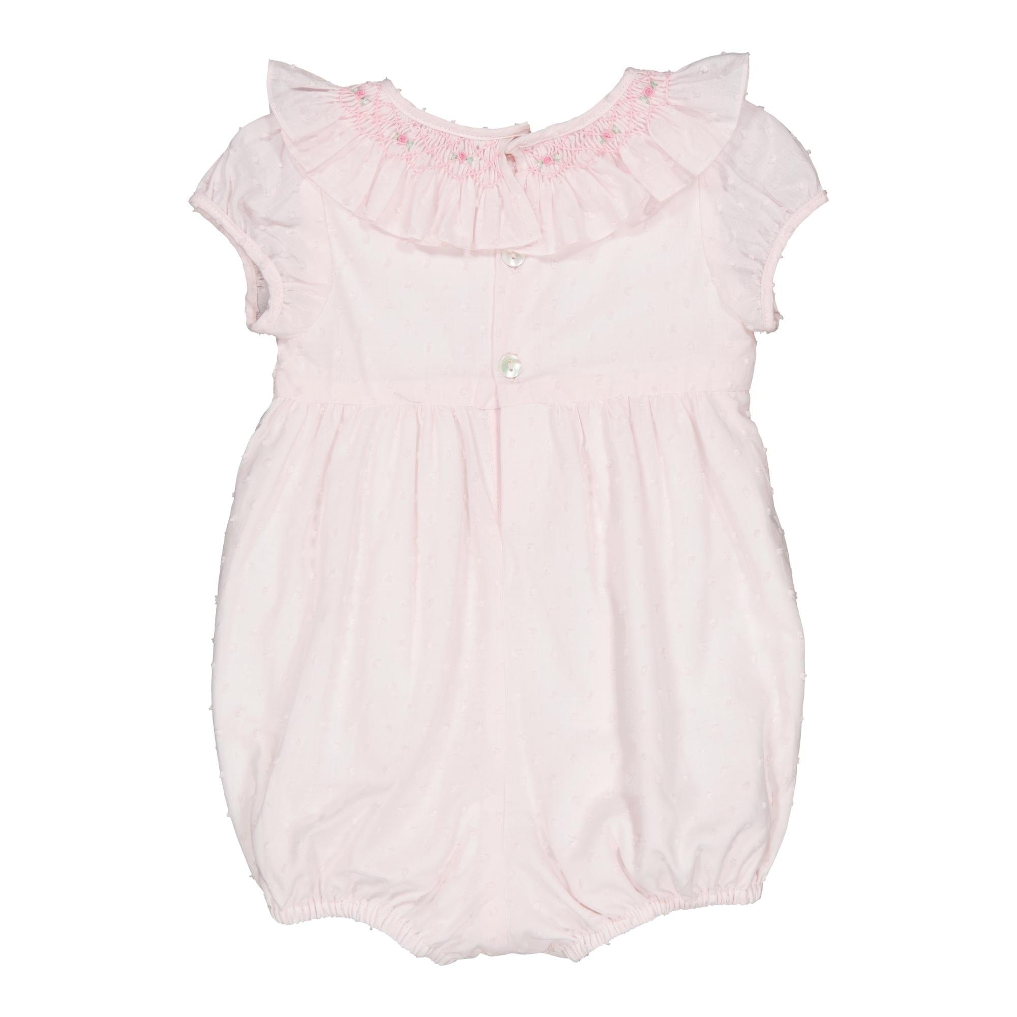 Thanaïs, barboteuse bébé fille à smocks avec col smocké à volants, en plumeti rose bébé