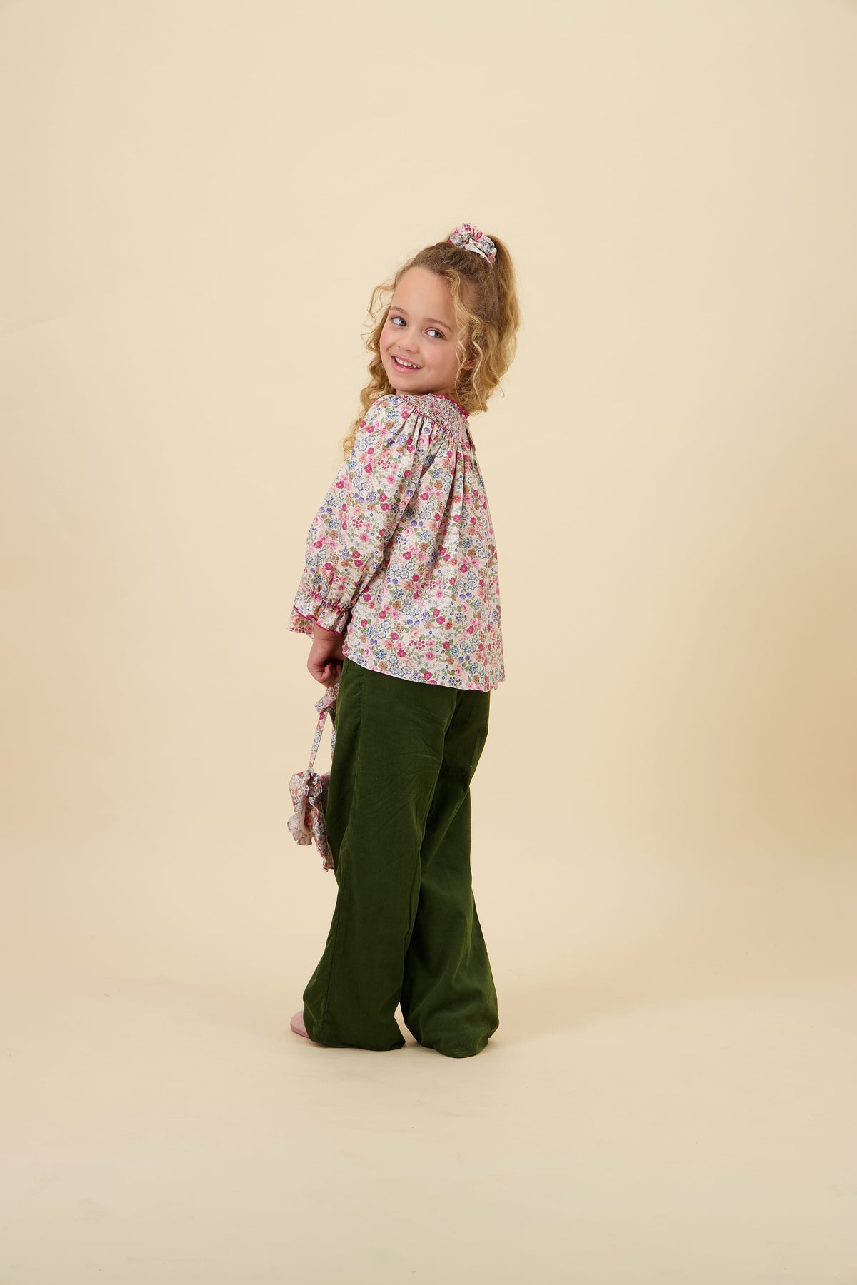 Tic & Tac, set of 2 scrunchies, in Pink and raspberry floral print & Olive velvet