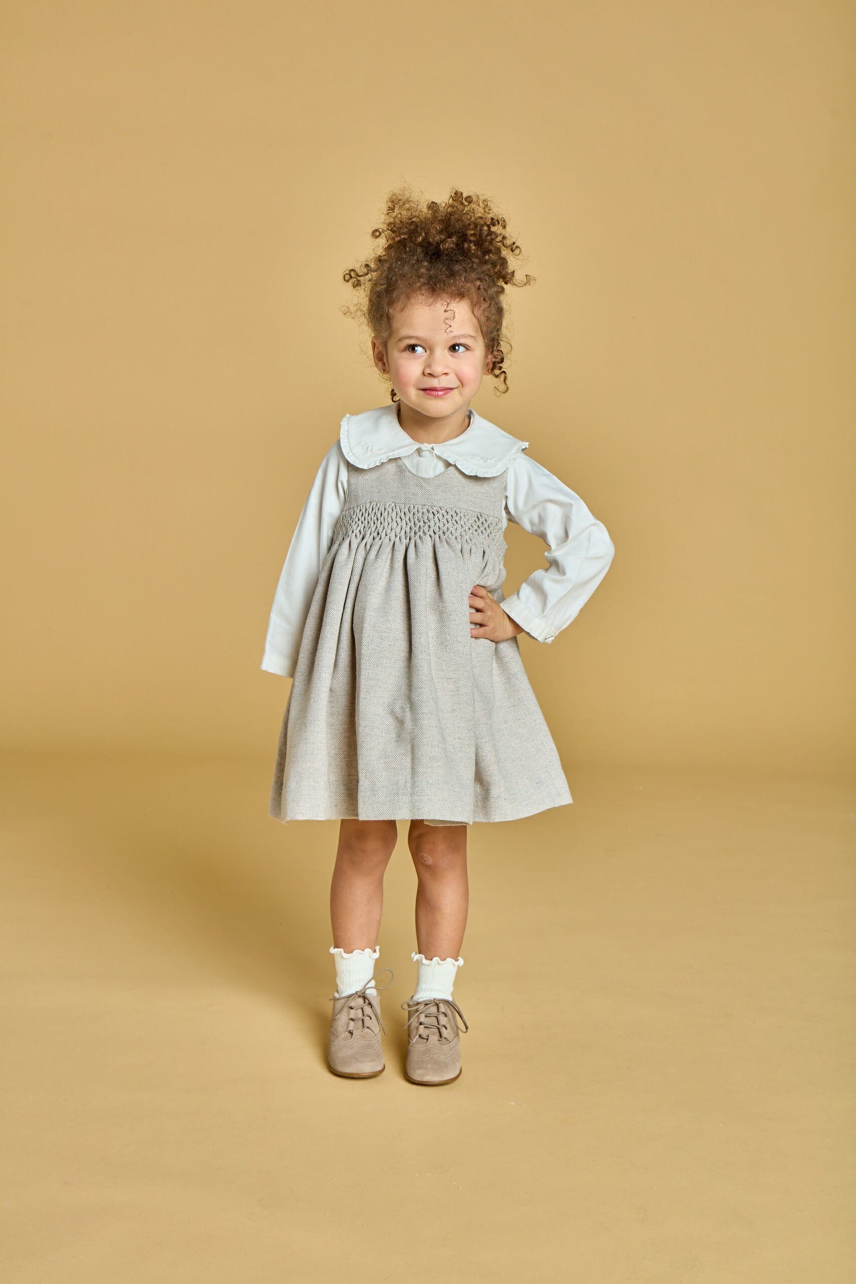 Violaine, blouse brodée fille en twill blanc cassé