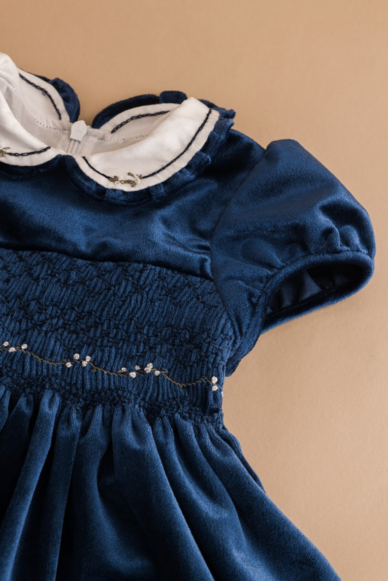 Héloïse, smocked dress, in Navy velvet