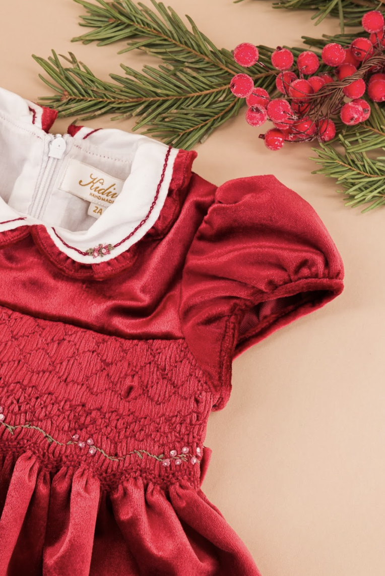 Héloïse, smocked dress, in Burgundy velvet