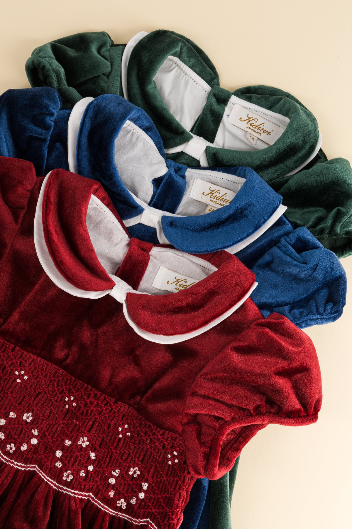 Robe Mathilde pour fille, à smocks, en velours vert émeraude
