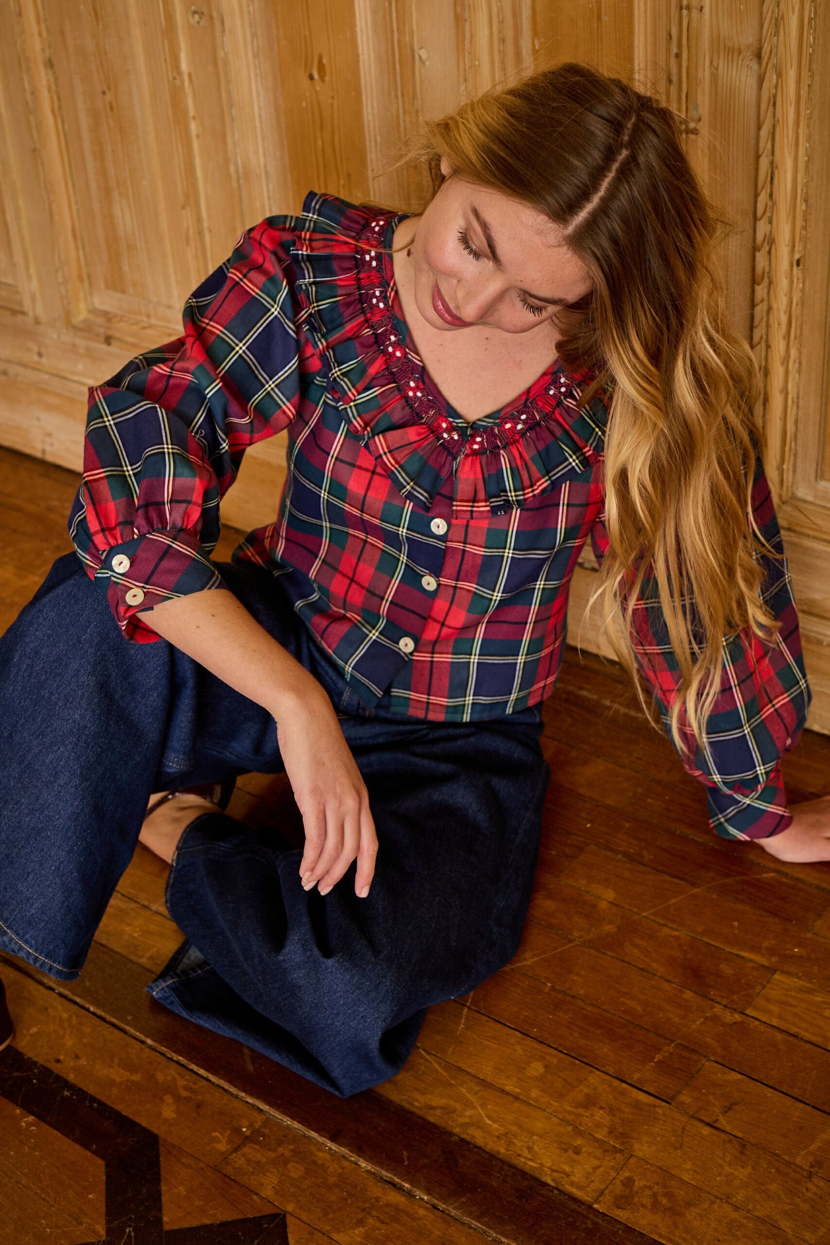 Adeline, Chemisier pour femme, en tartan bleu marine et rouge