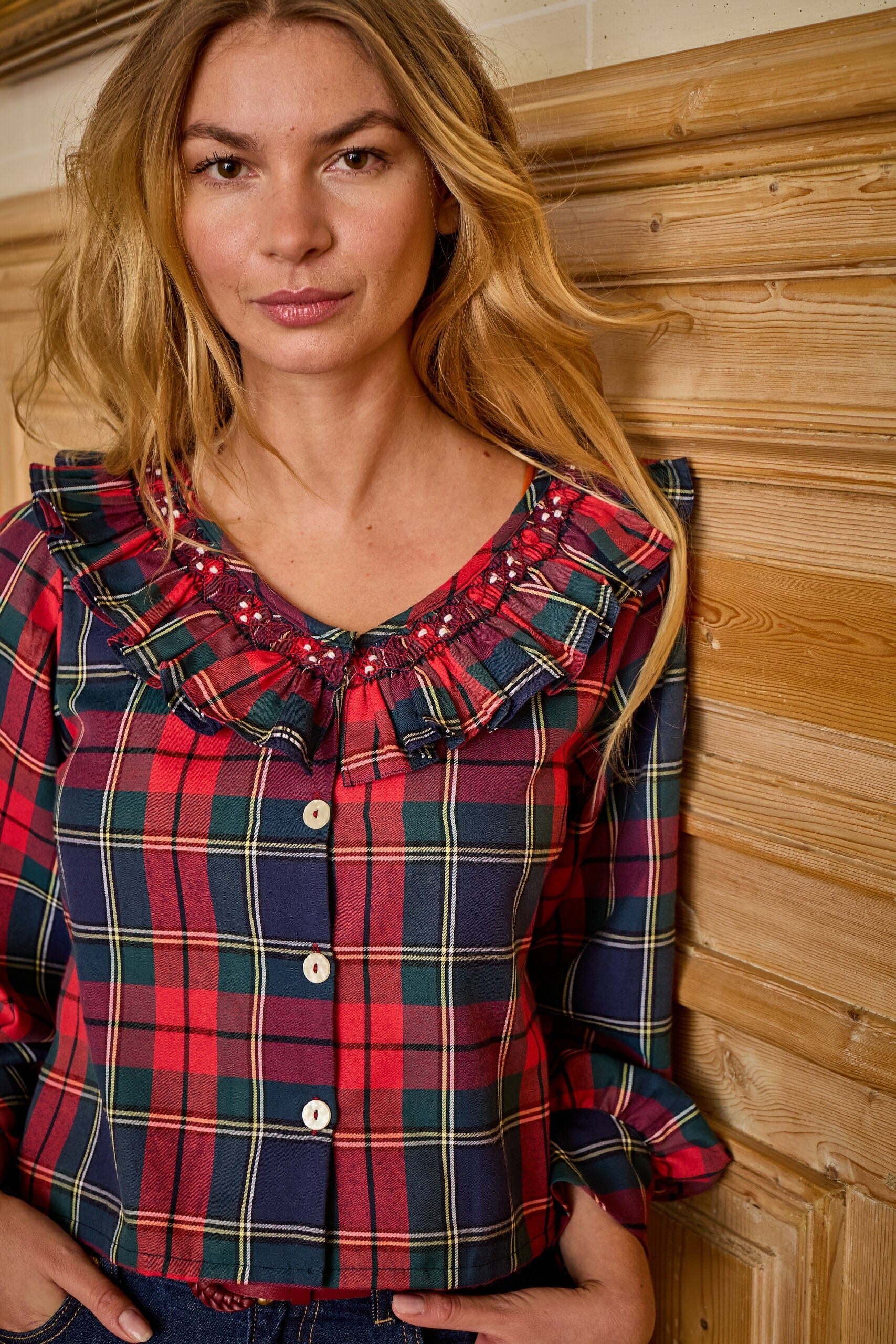 Adeline, Chemisier pour femme, en tartan bleu marine et rouge