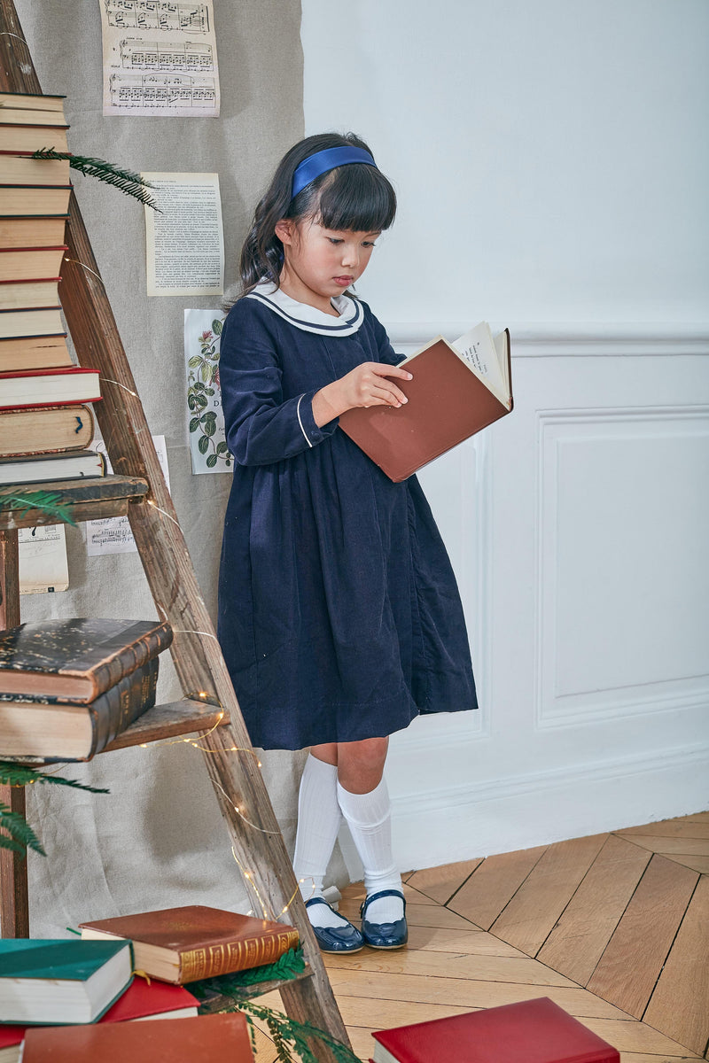 Ambre, Robe droite manches longues, col châle, ouverture croisée, en velours côtelé Marine - Ambre, Straight long-sleeved dress, shawl collar, double-breasted opening, in Navy corduroy