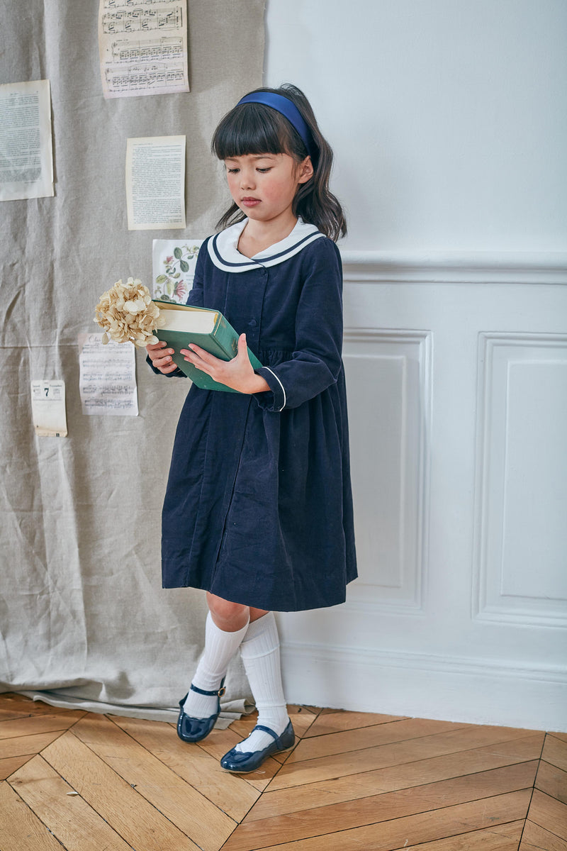 Ambre, Robe droite manches longues, col châle, ouverture croisée, en velours côtelé Marine - Ambre, Straight long-sleeved dress, shawl collar, double-breasted opening, in Navy corduroy