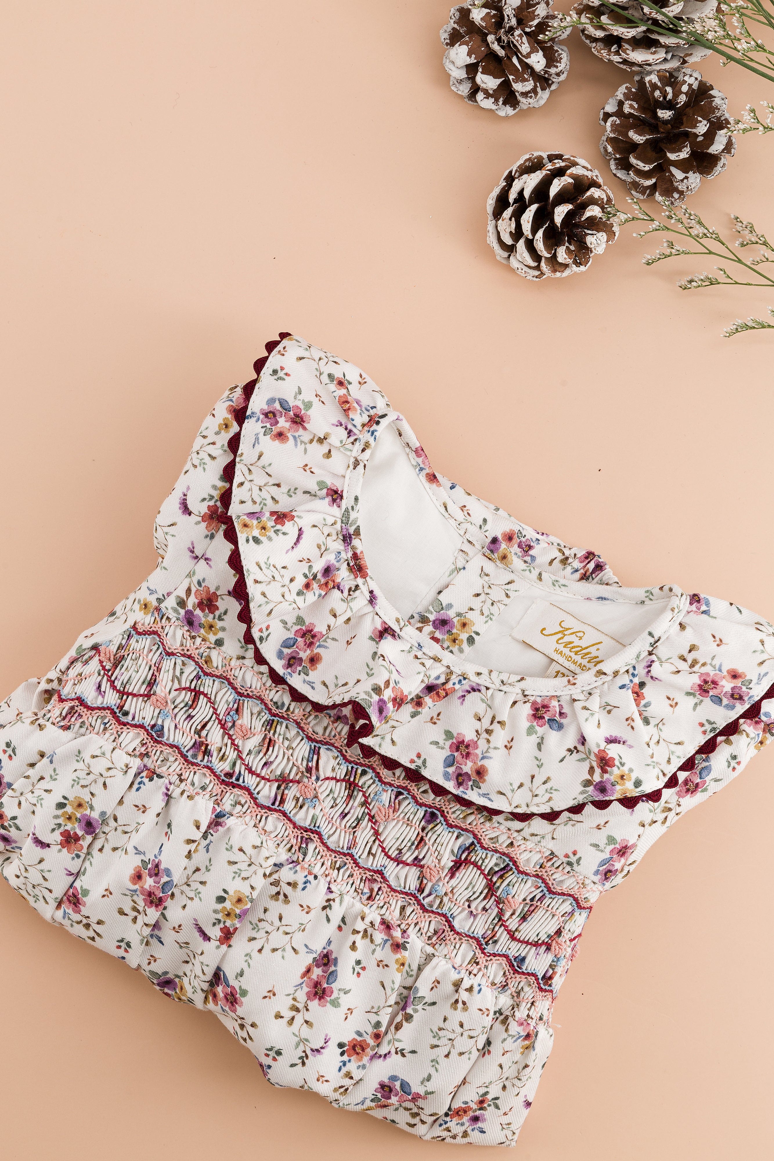 Anthéa, barboteuse fille smockée, imprimé Winter bouquet