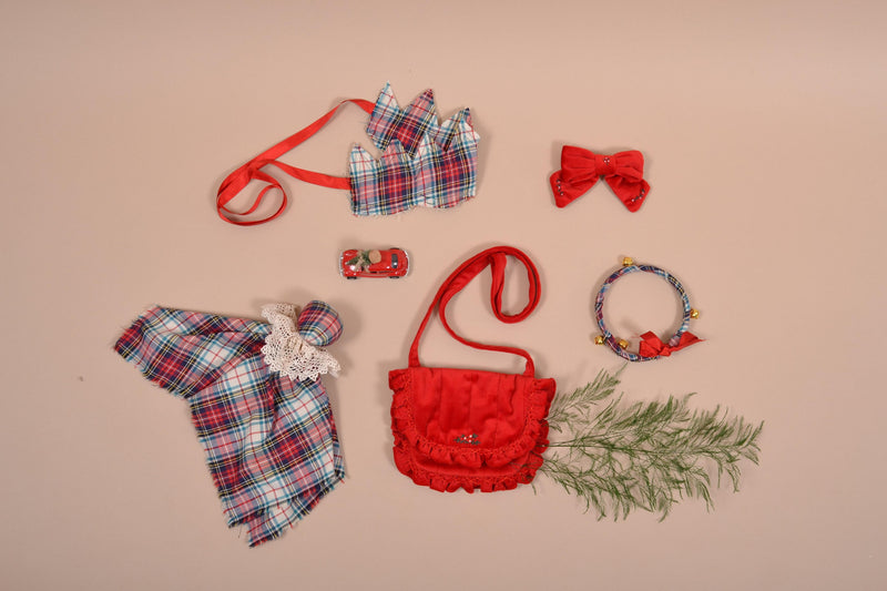 Clémence, Robe manches courtes pétales, col claudine, taille smockée, ouverture dos zippée, en Velours Rouge - Clémence, Dress with short petal sleeves, peter pan collar, smocked waist, zipped back opening, in Red velvet