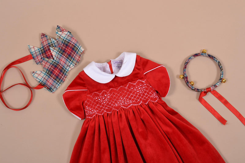 Clémence, Robe manches courtes pétales, col claudine, taille smockée, ouverture dos zippée, en Velours Rouge - Clémence, Dress with short petal sleeves, peter pan collar, smocked waist, zipped back opening, in Red velvet