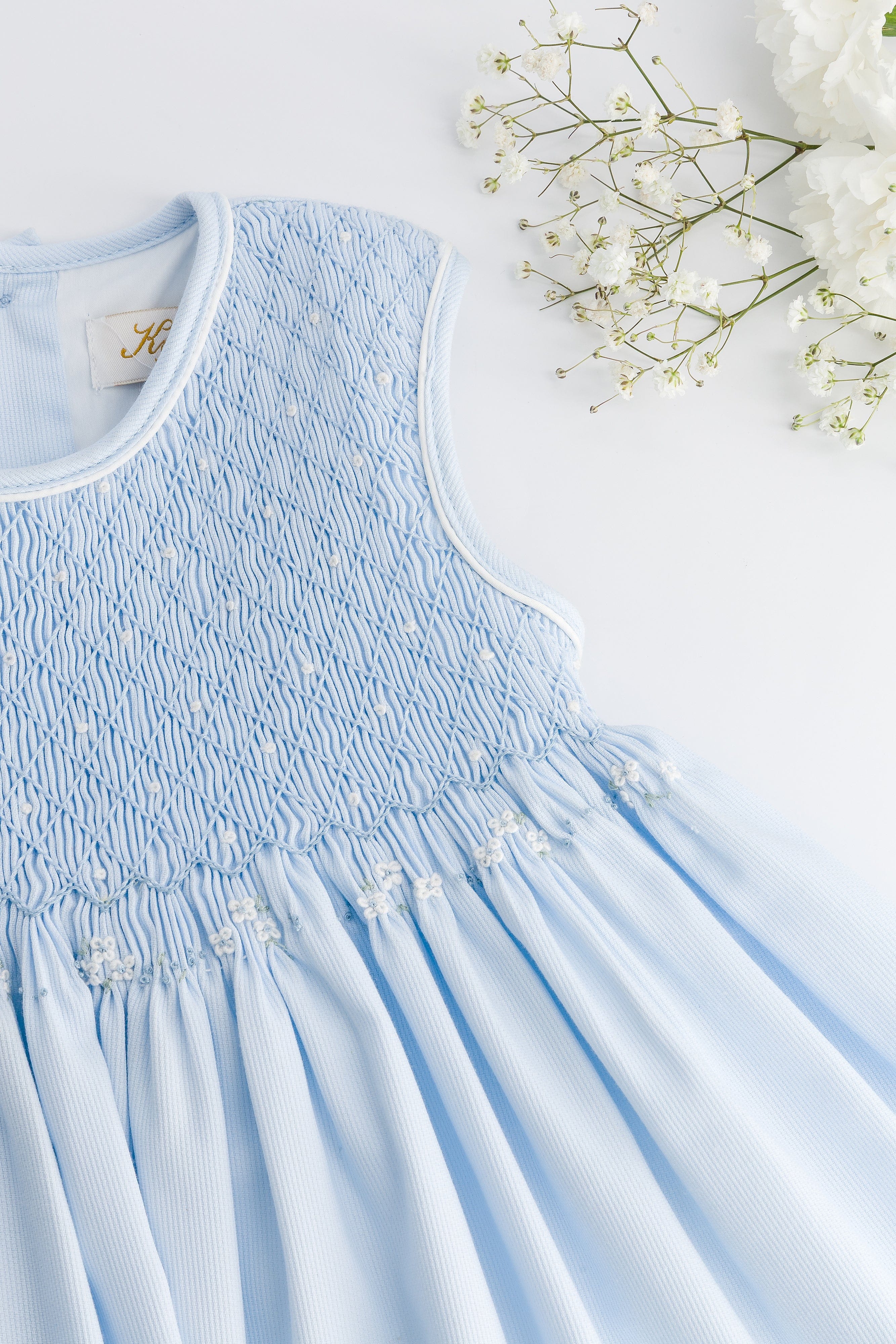 Emma, robe smockée, en  piqué bleu céleste