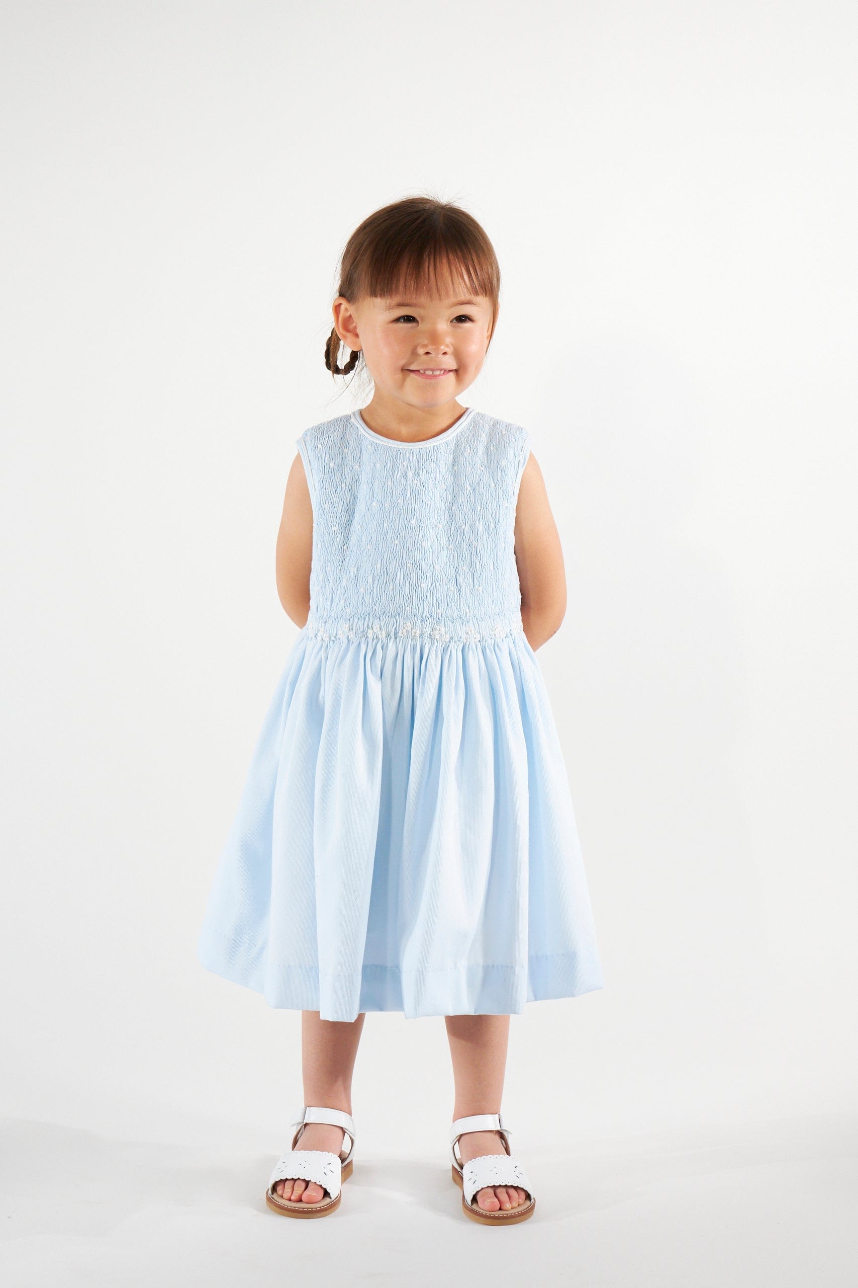 Emma, robe smockée, en  piqué bleu céleste