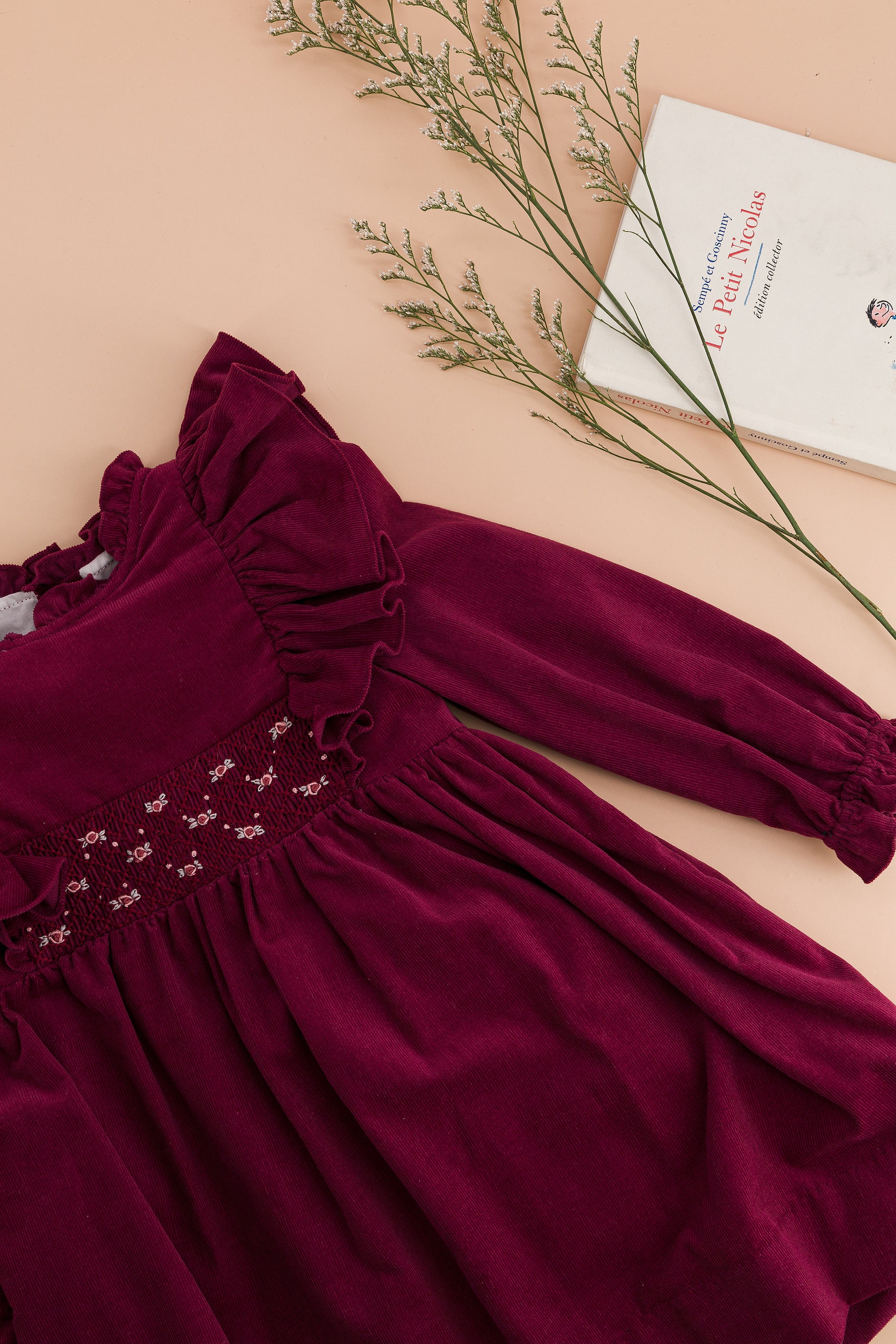 Enola, robe smockée en velours côtelé bordeaux