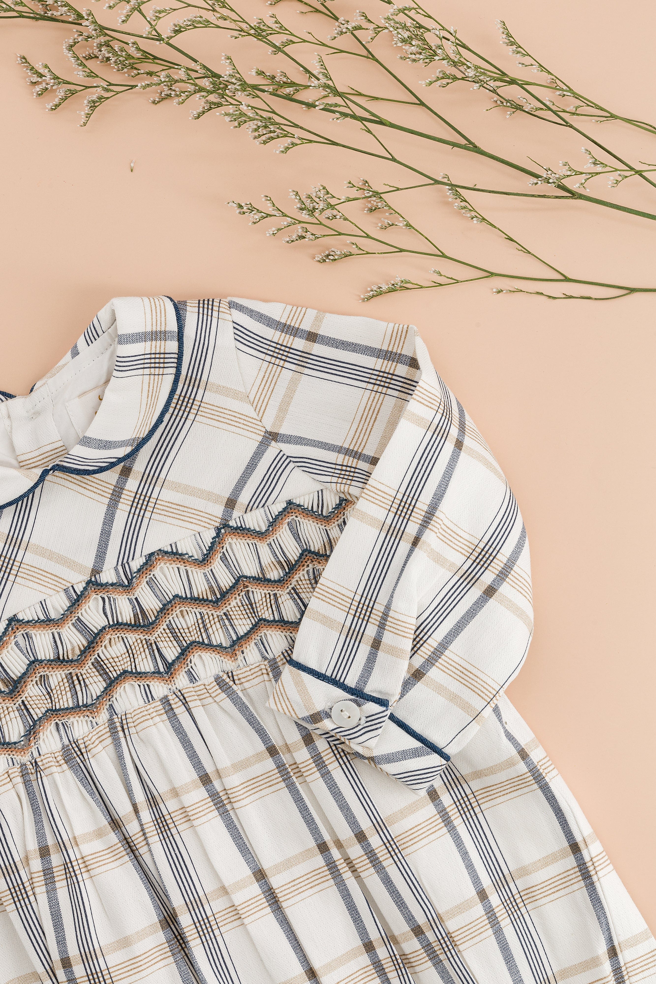 Jeannot barboteuse smockée en tartan beige/marine