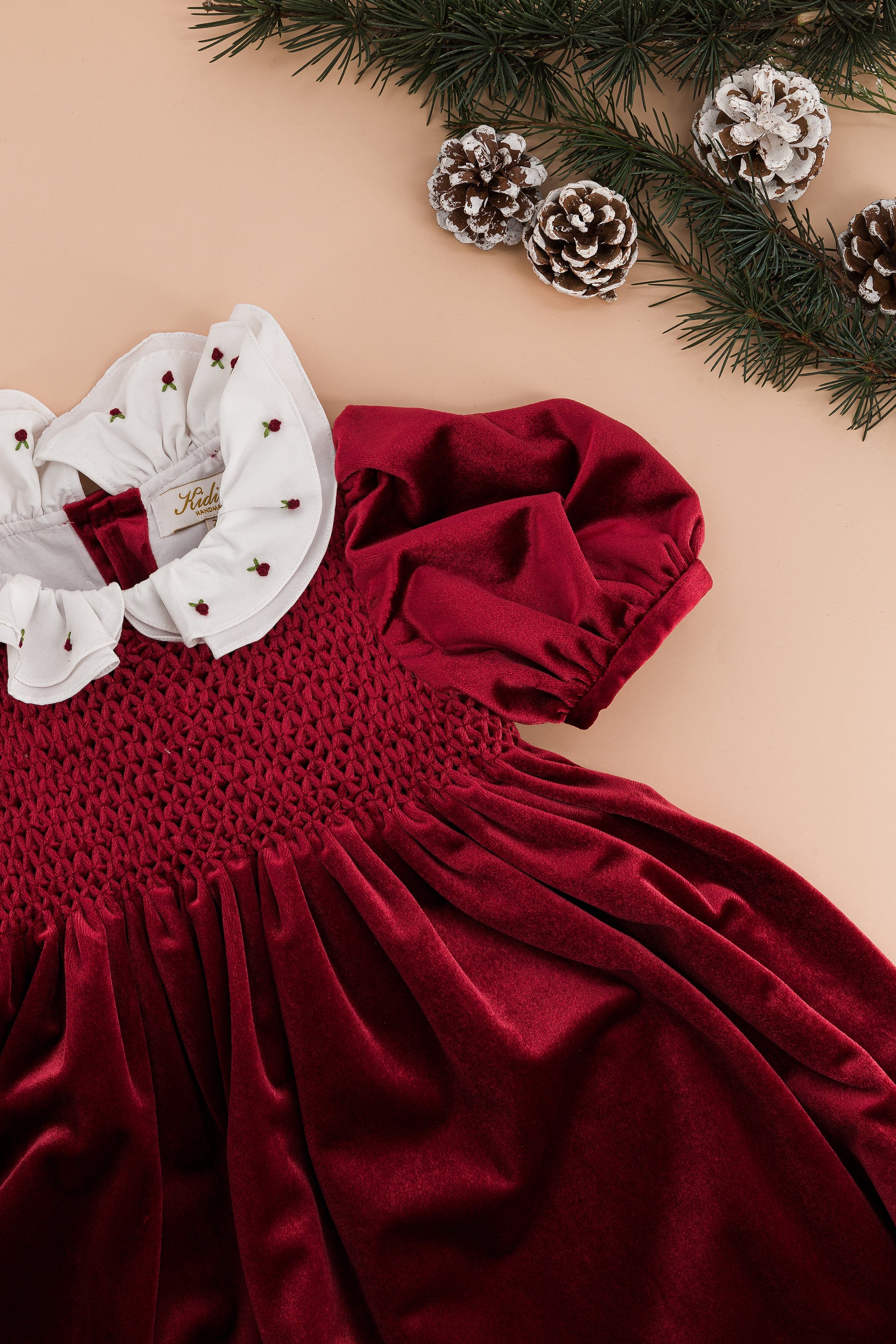 Joséphine, robe smockée, en velours bordeaux