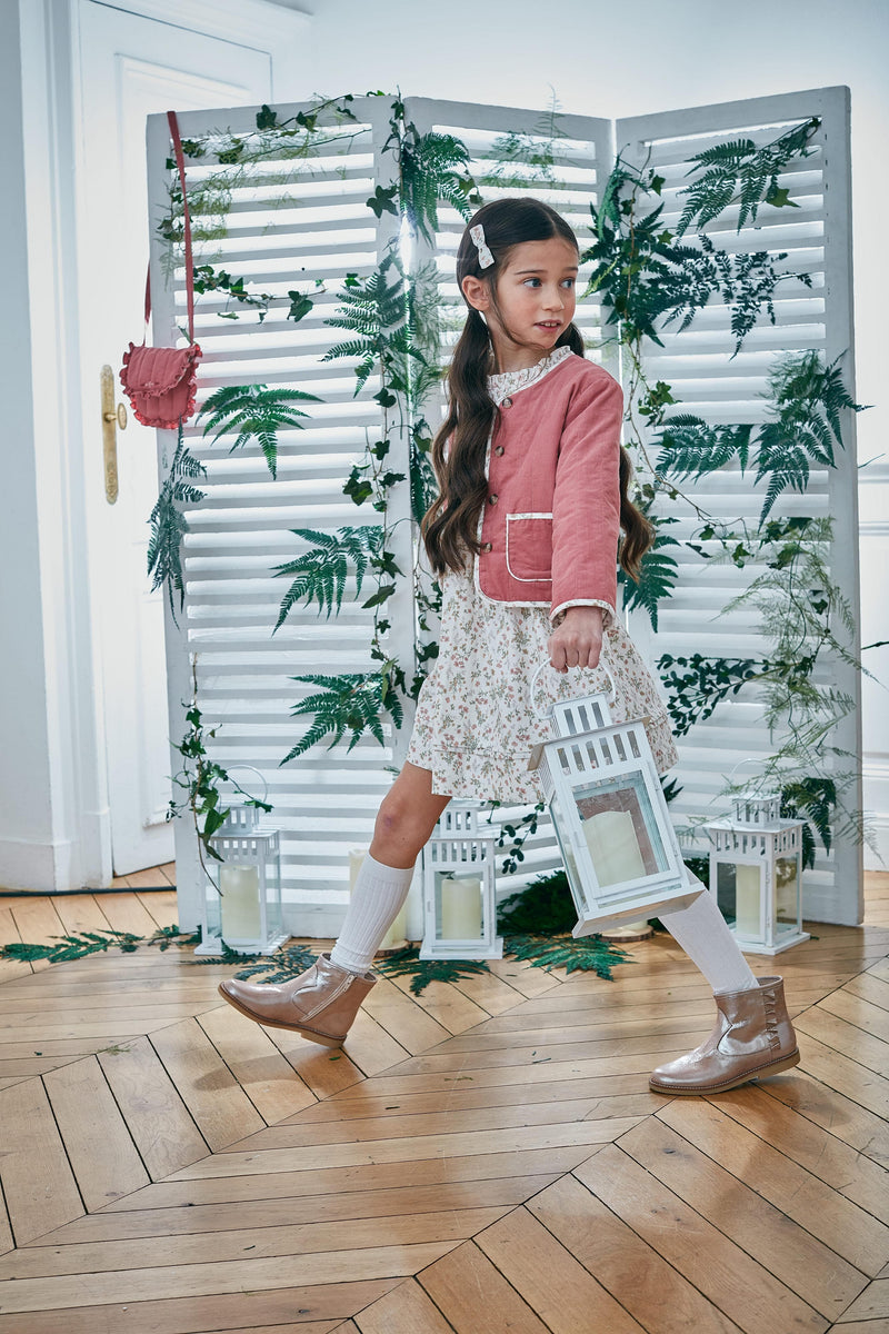 Léonie, Robe manches longues à nervures, col montant volanté, haut smocké, en Imprimé herbier rose thym - Léonie, Long-sleeved dress with pintucks, high ruffled collar, smocked top, in Imprimé herbier rose thym