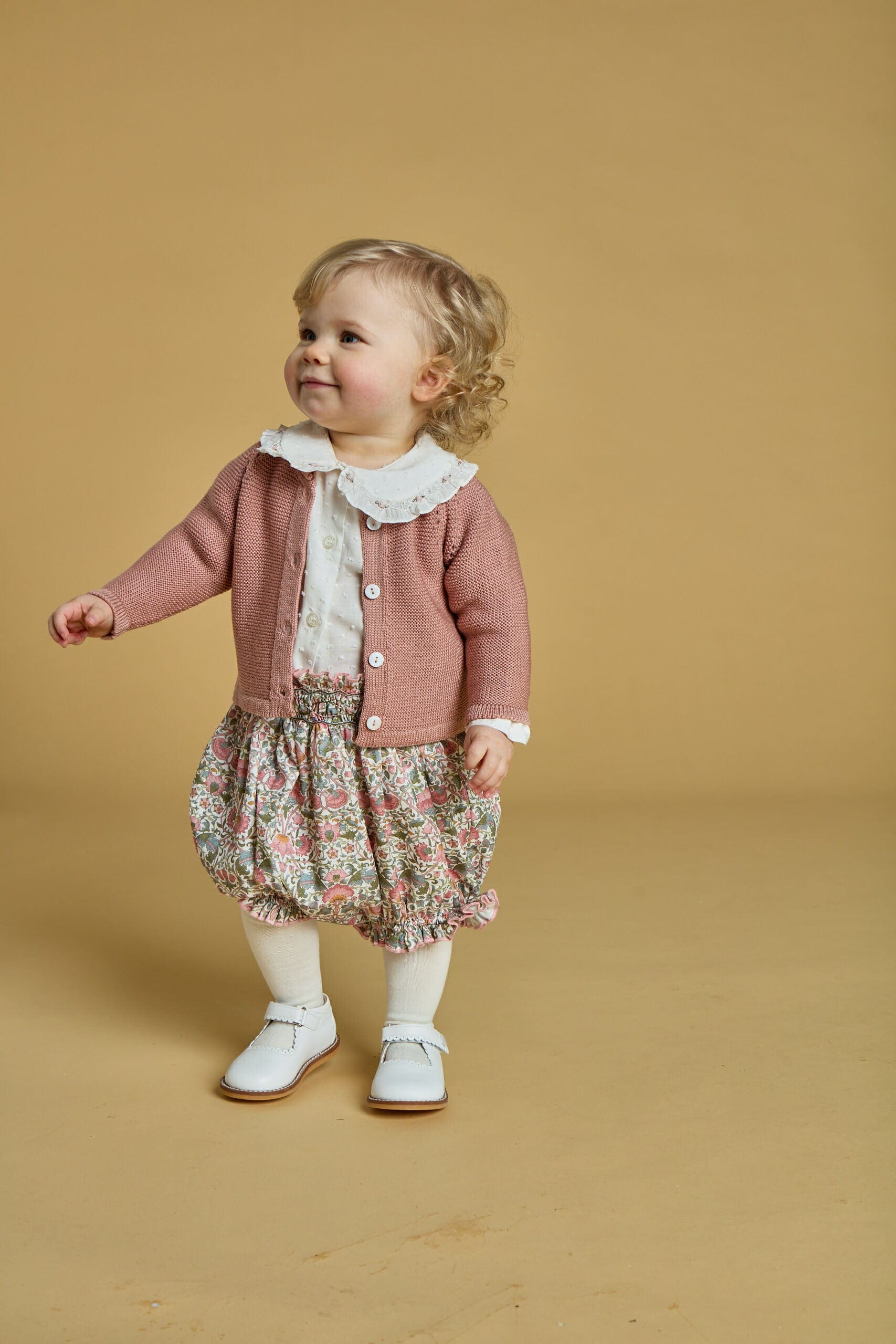 Lorena ML, blouse en plumetis blanc cassé broderies roses