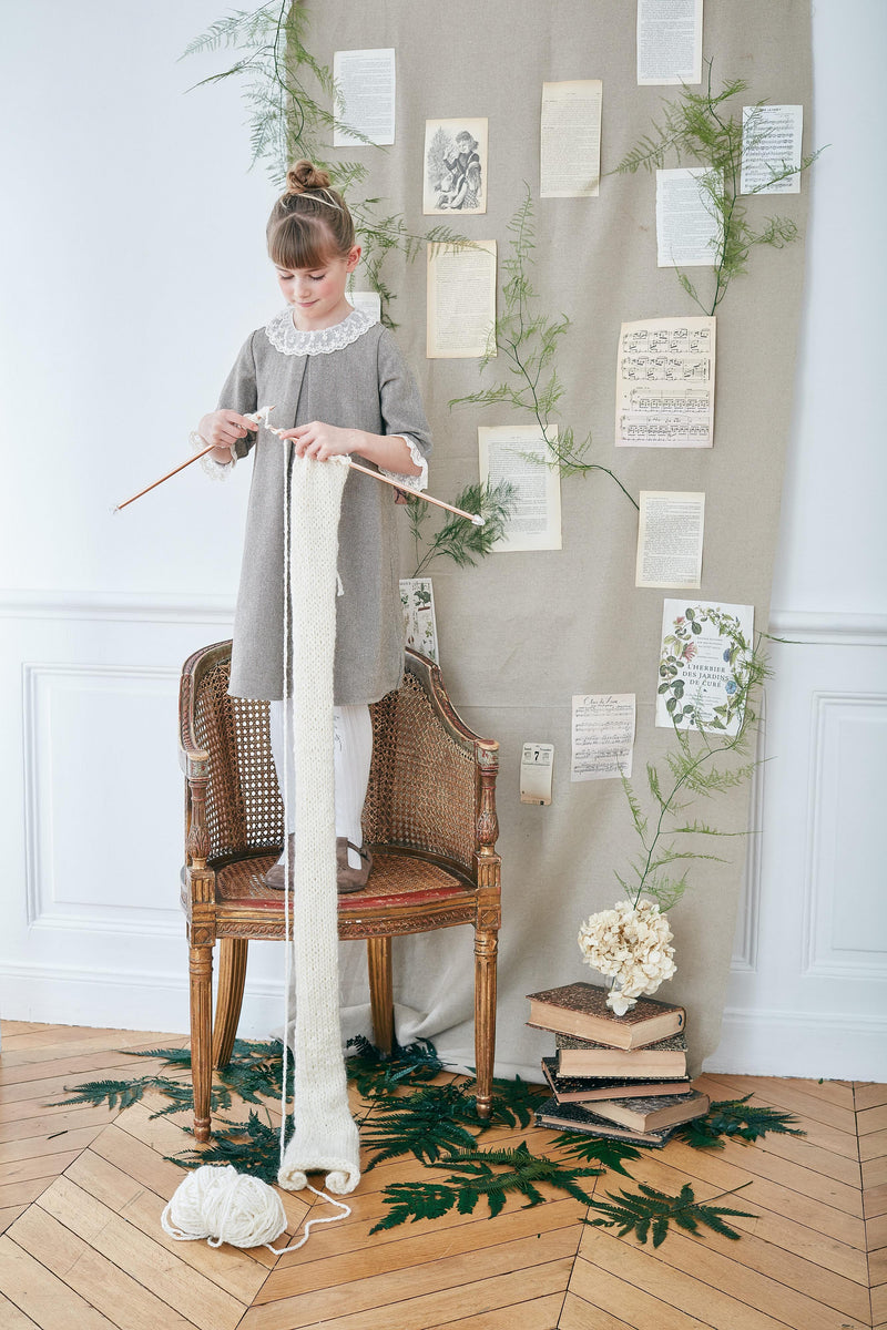 Madeleine, Dress with 3/4 ruffled sleeves, lace collar, in Brown herringbones with wool