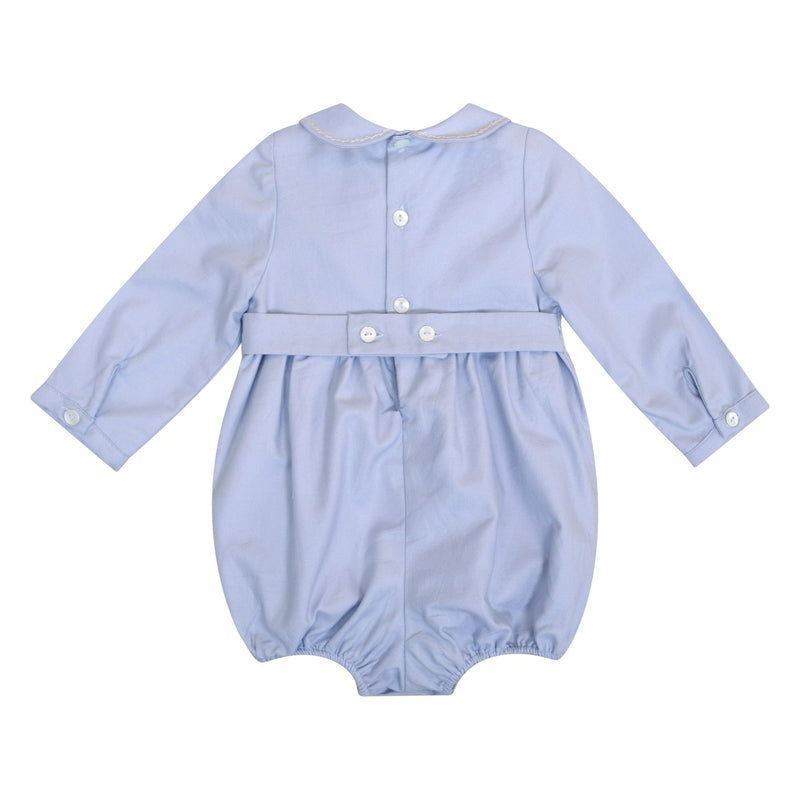 Maël, Barboteuse bébé manches longues, col claudine, taille smockée, en sergé de coton bio bleu Arctique - Maël, Long-sleeved baby romper, Peter Pan collar, smocked waist, in Artic blue organic cotton twill