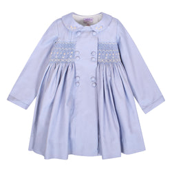 Oriana, Robe à manches longues droites, ouverture croisée, taille smockée, en sergé de coton bio bleu arctique - Oriana, Dress with long straight sleeves, double-breasted opening, smocked waist, in Artic blue organic cotton twill