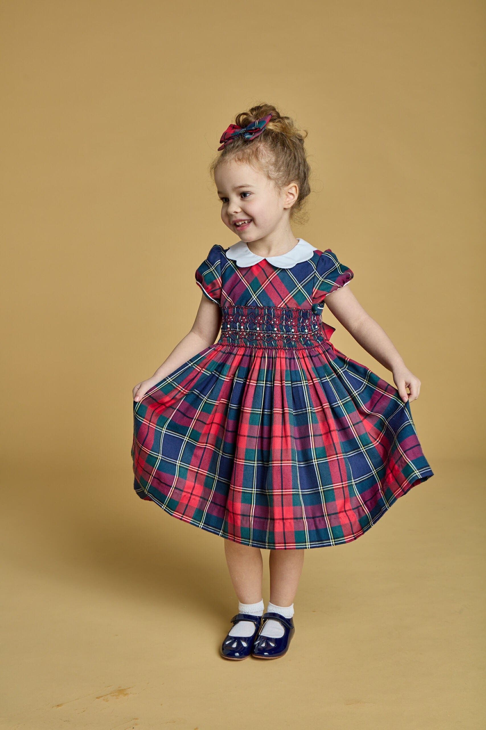 Ritha, robe smockée, en tartan bleu marine et rouge