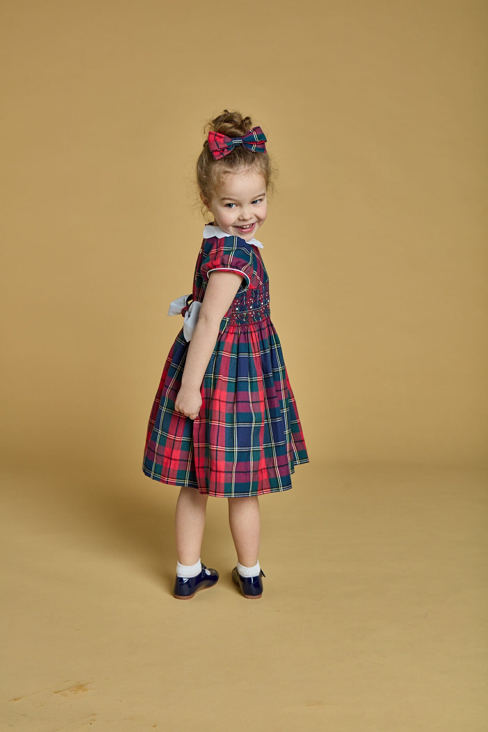 Ritha, robe smockée, en tartan bleu marine et rouge