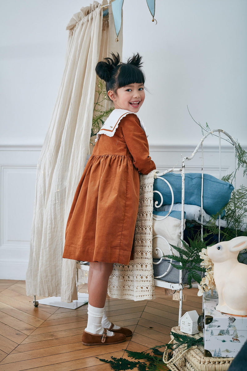 Robe Paola, col marin volanté avec broderie devant et dos, ouverture devant, en velours côtelé Cannelle - Paola Dress, ruffled sailor collar with  embroidery on the front and back, front opening, in Cinnamon corduroy