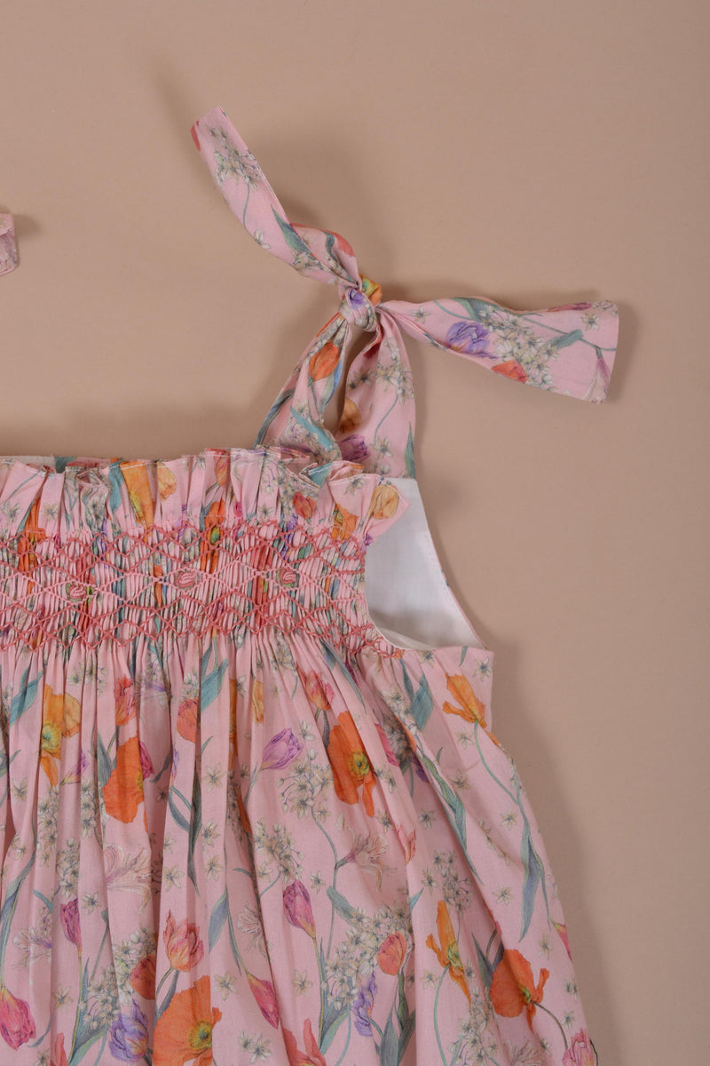 Sarriette,robe à bretelle ajustable noeuds, taille smockée, en Liberty of London "Spring Bloom"-dress with adjustable bow strap, smocked waist, enliberty of London "Spring Bloom"