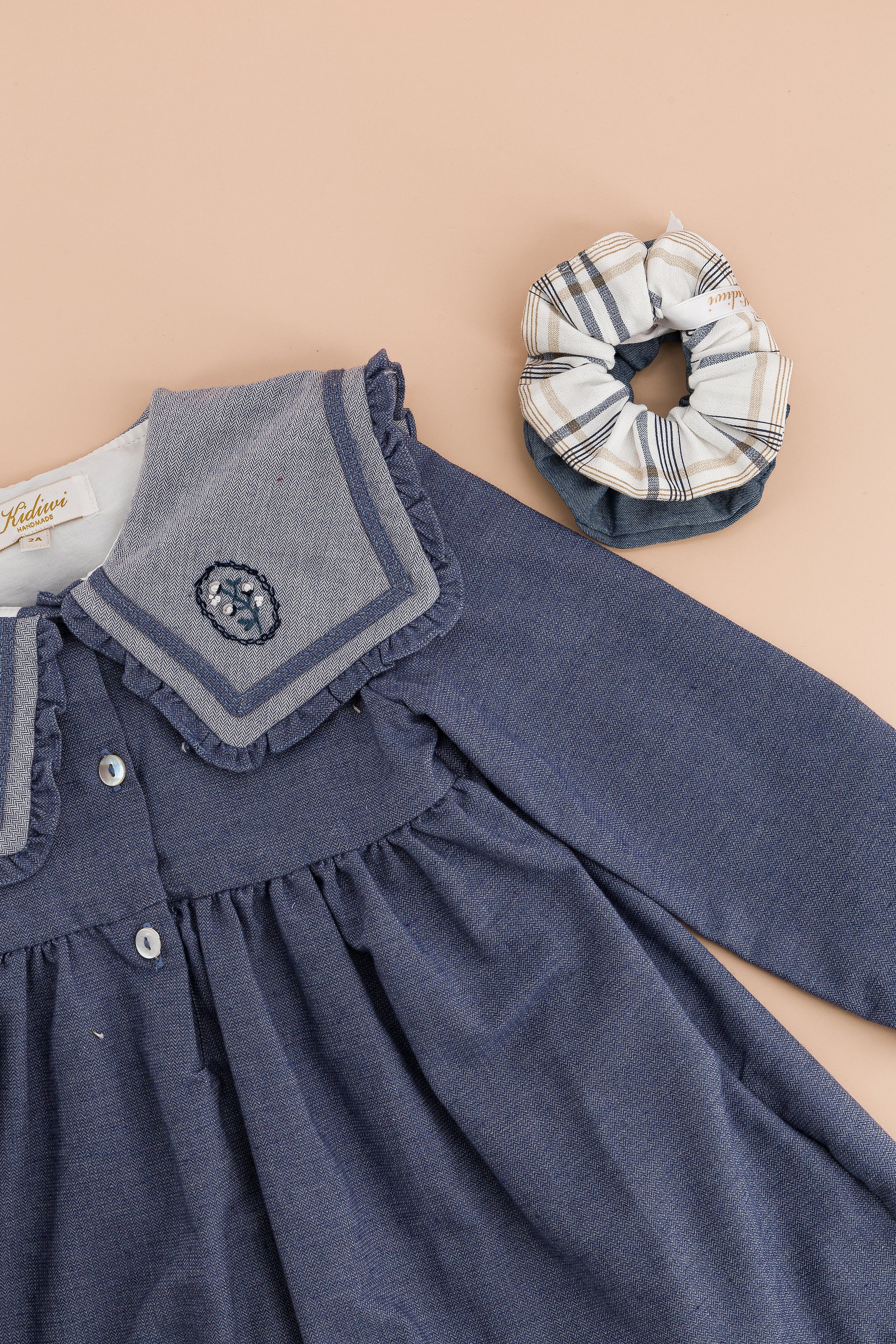 Tic & Tac, set de 2 chouchous, tartan beige/marine & chevrons bleu denim