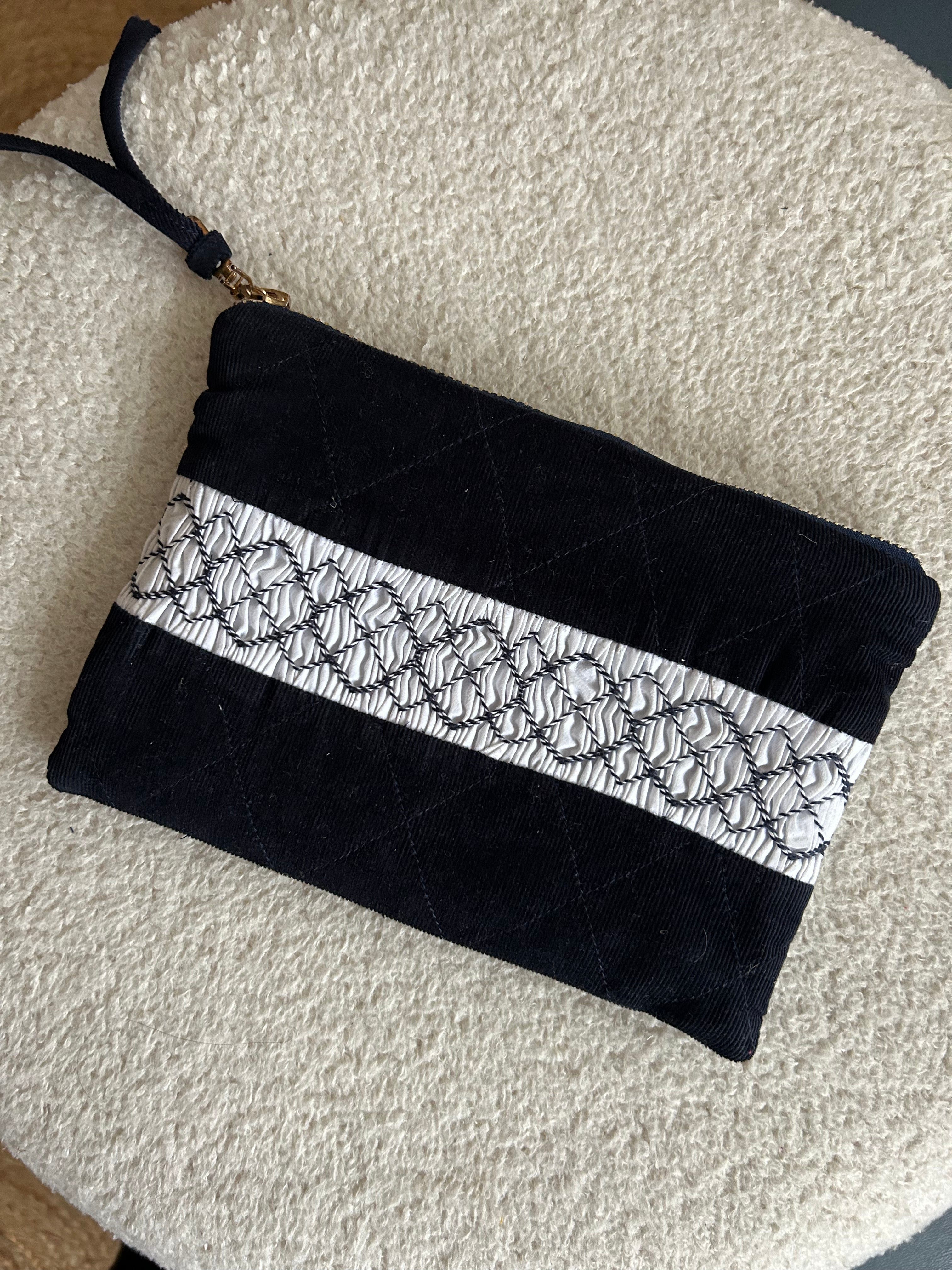 Tricia, trousse smockée 22x15cm, en velours côtelé marine