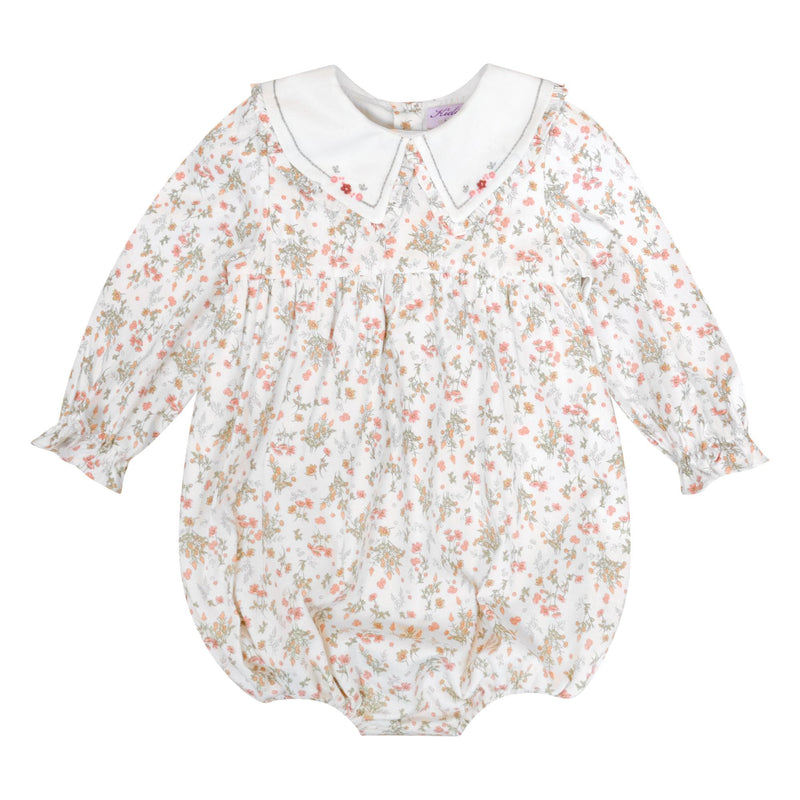 Véra, Barboteuse bébé fille manches longues, double col volanté, taille smockée, imprimé Herbier rose thym - Véra, Baby girl's long-sleeved romper, double ruffled collar, smocked waist, in Pink thyme Herbarium print