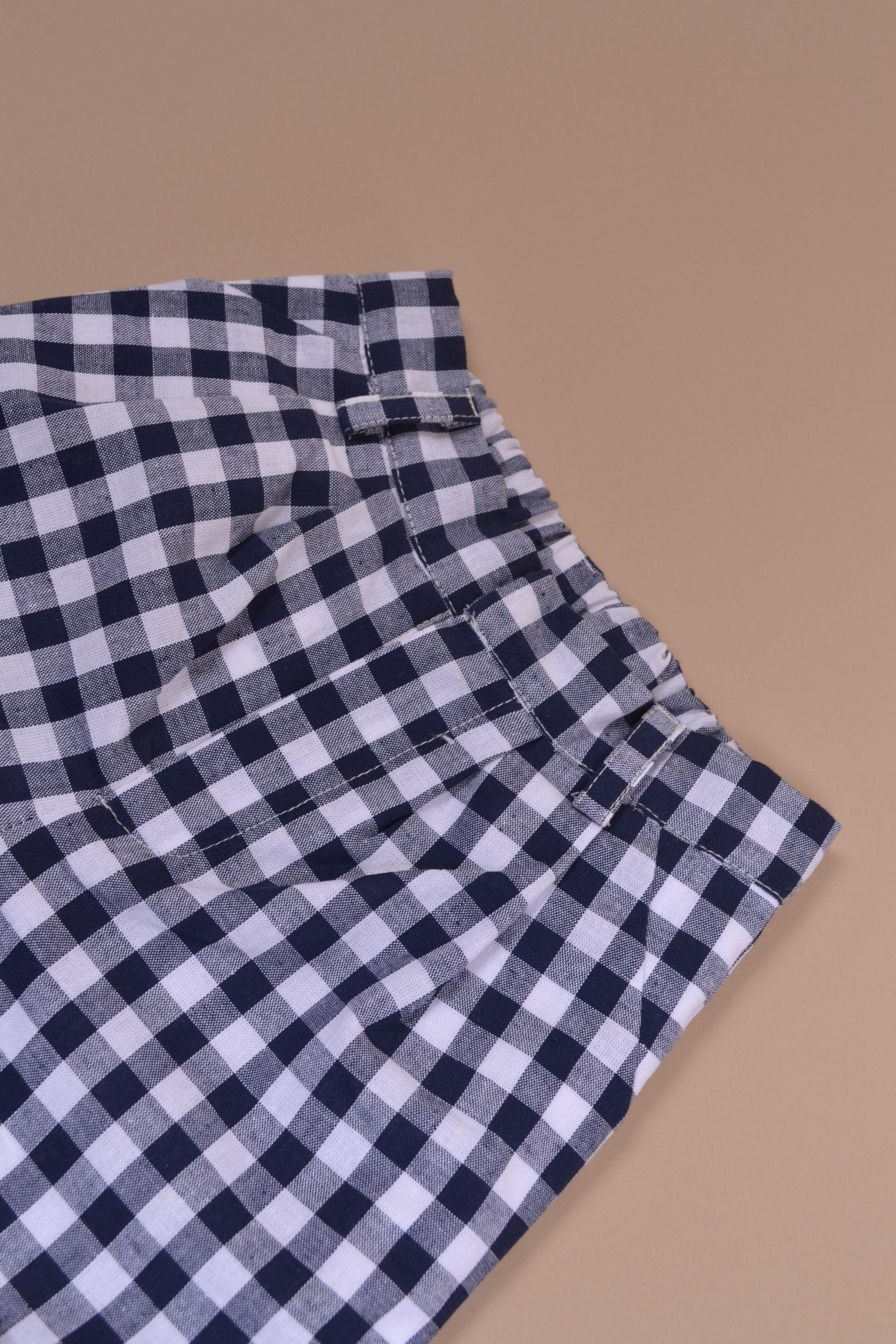 Adam, short garçon avec 2 poches italiennes, en vichy marine 10mm - boy's shorts with 2 Italian pockets, in 10mm navy gingham