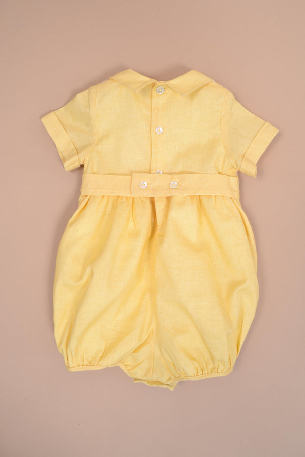 Bleuet,barboteuse bébé manches courtes, col macmilan, buste entièrement smocké, en lin-coton jaune