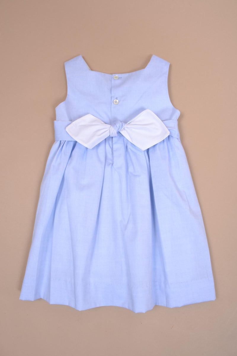 Cardamine, robe sans manche, encolure carrée, smockée à la taille, en chambray ciel