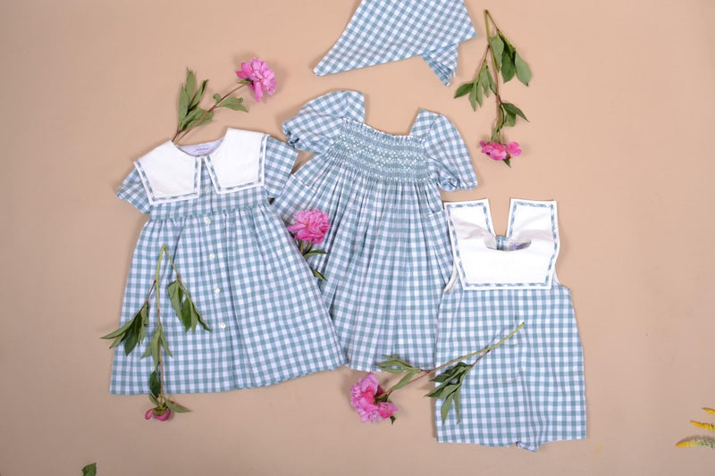 Crocuséa,robe manches courtes bouffantes, encolure carrée et taille smockée, en vichy 10mm vert thym-dress with short puffed sleeves, square neckline and smocked waist, in thyme green 10mm gingham